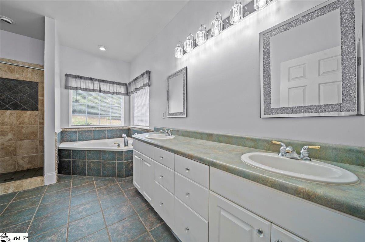 212 Staffordshire Way Simpsonville, SC 29681