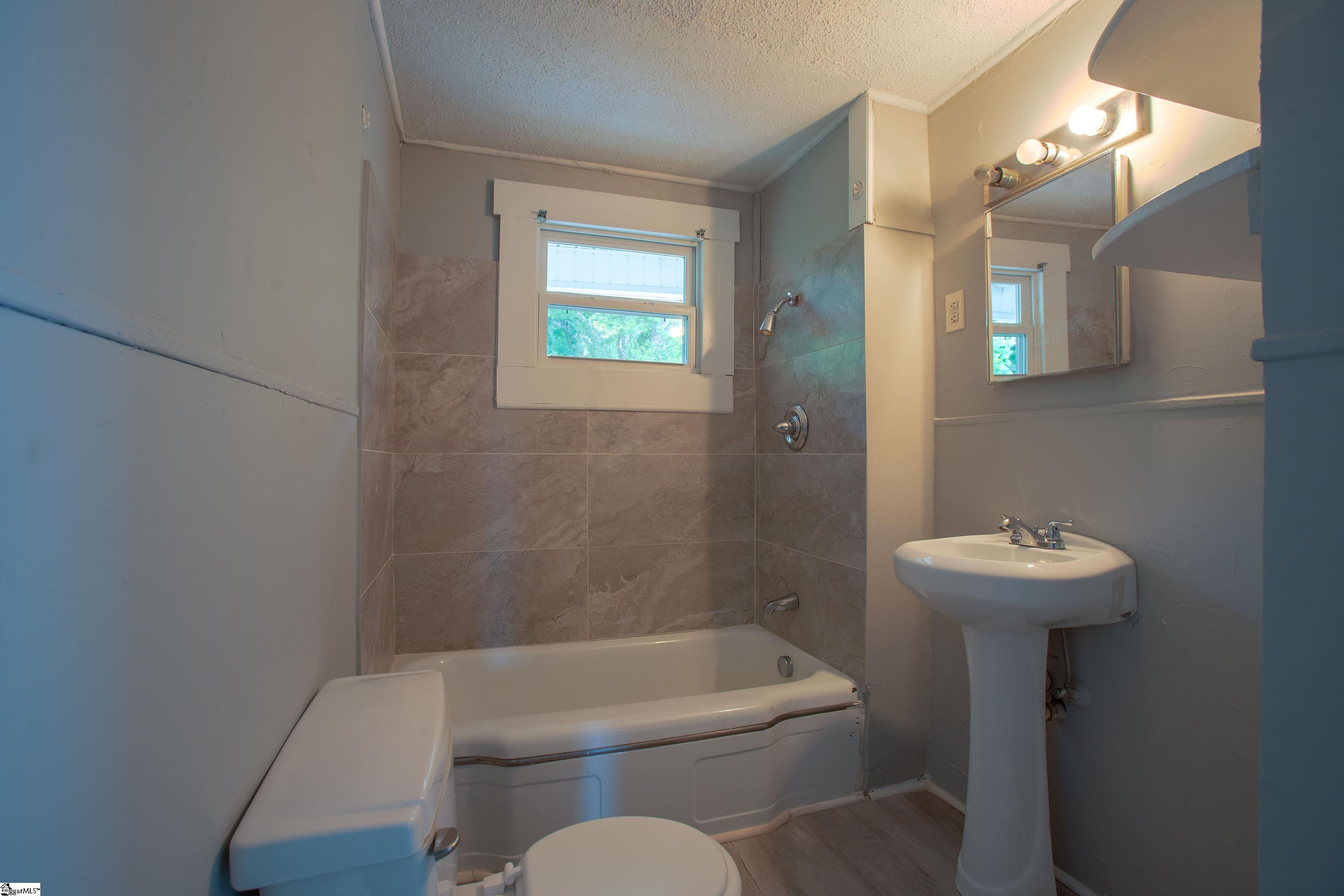 156 Garrett Street Spartanburg, SC 29302