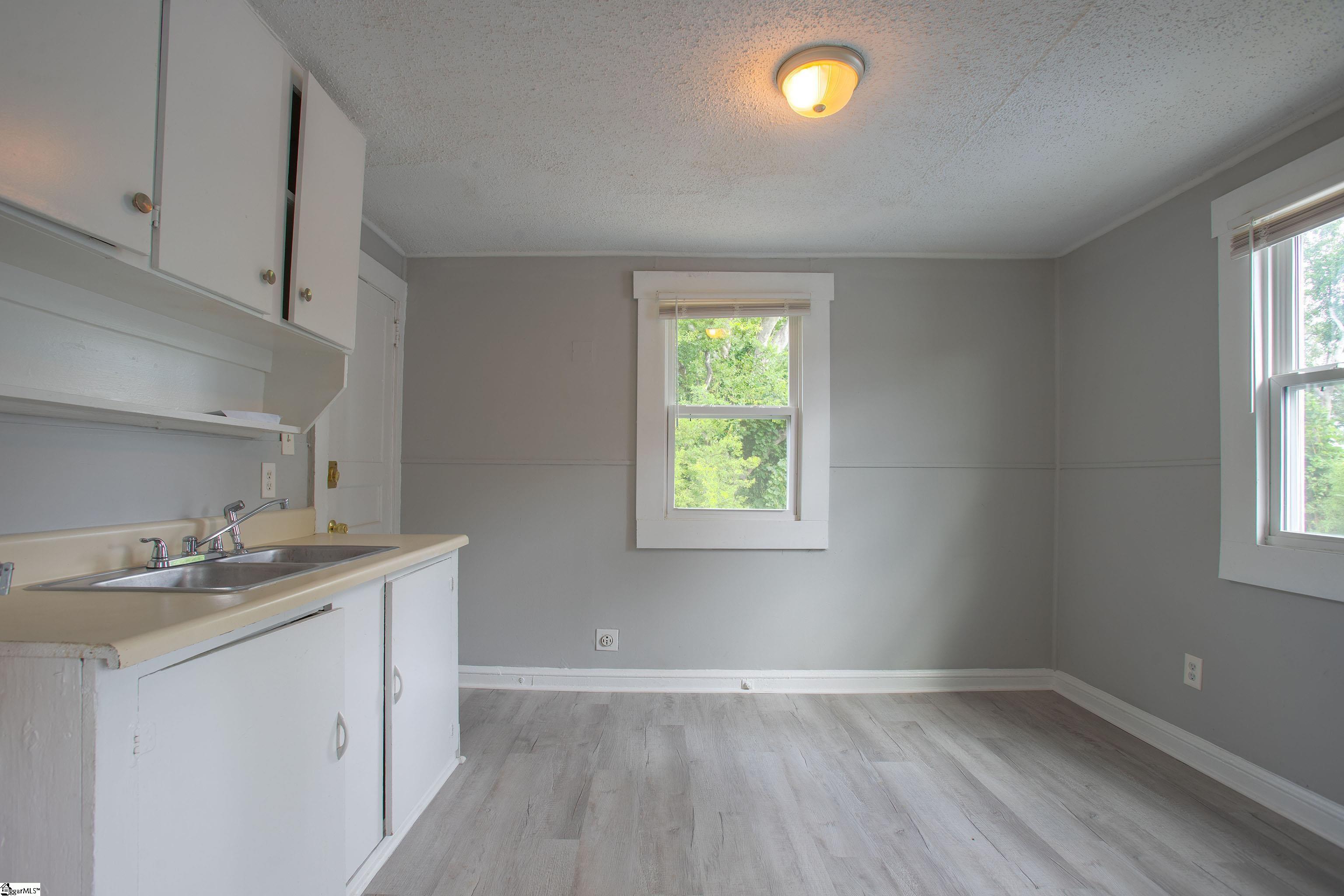 156 Garrett Street Spartanburg, SC 29302