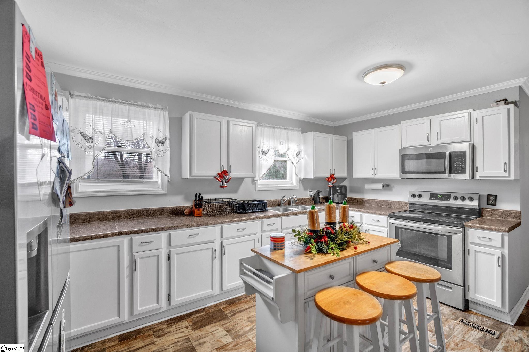 207 Blossom Drive Greenville, SC 29605