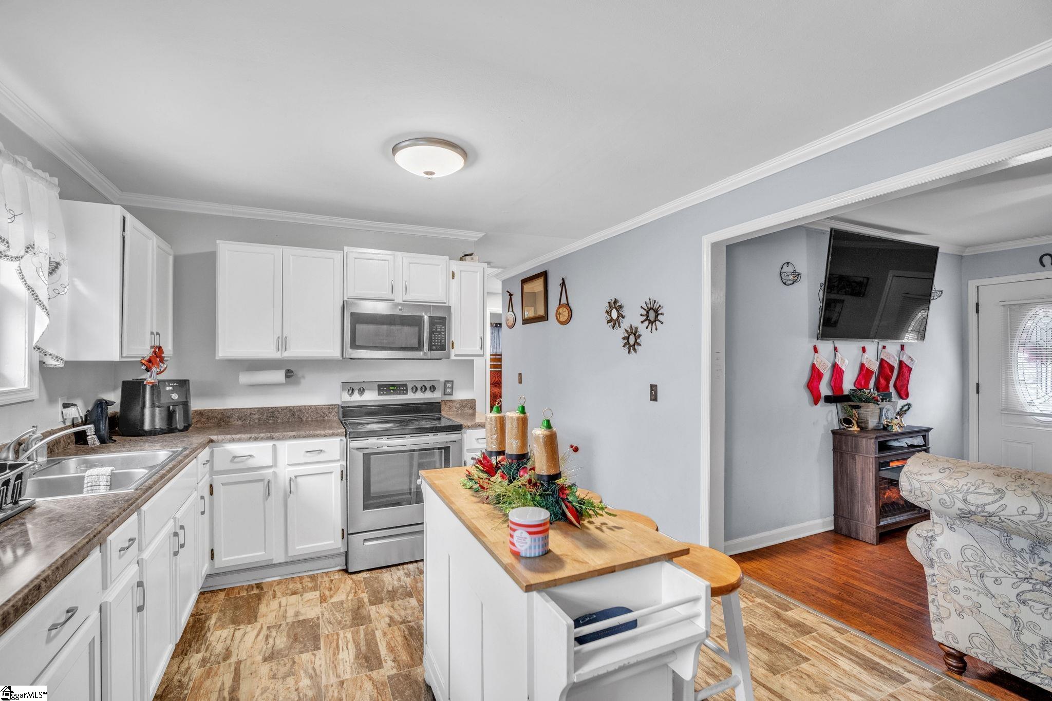207 Blossom Drive Greenville, SC 29605