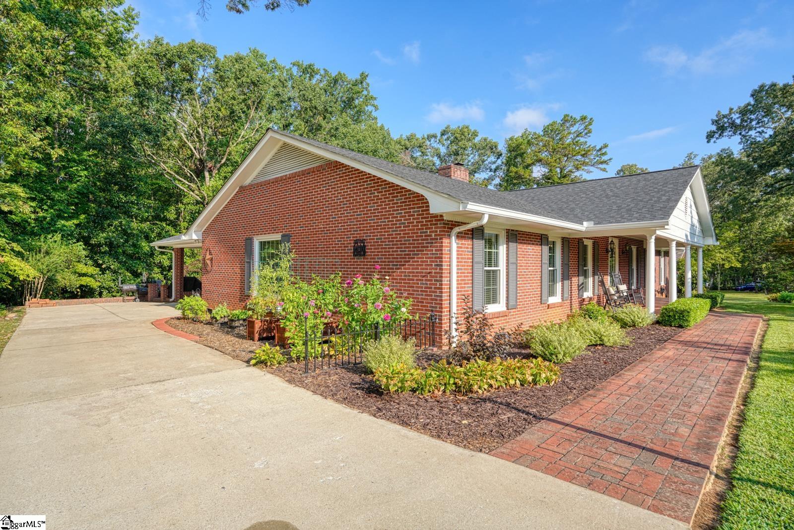 302 Holly Drive Spartanburg, SC 29601