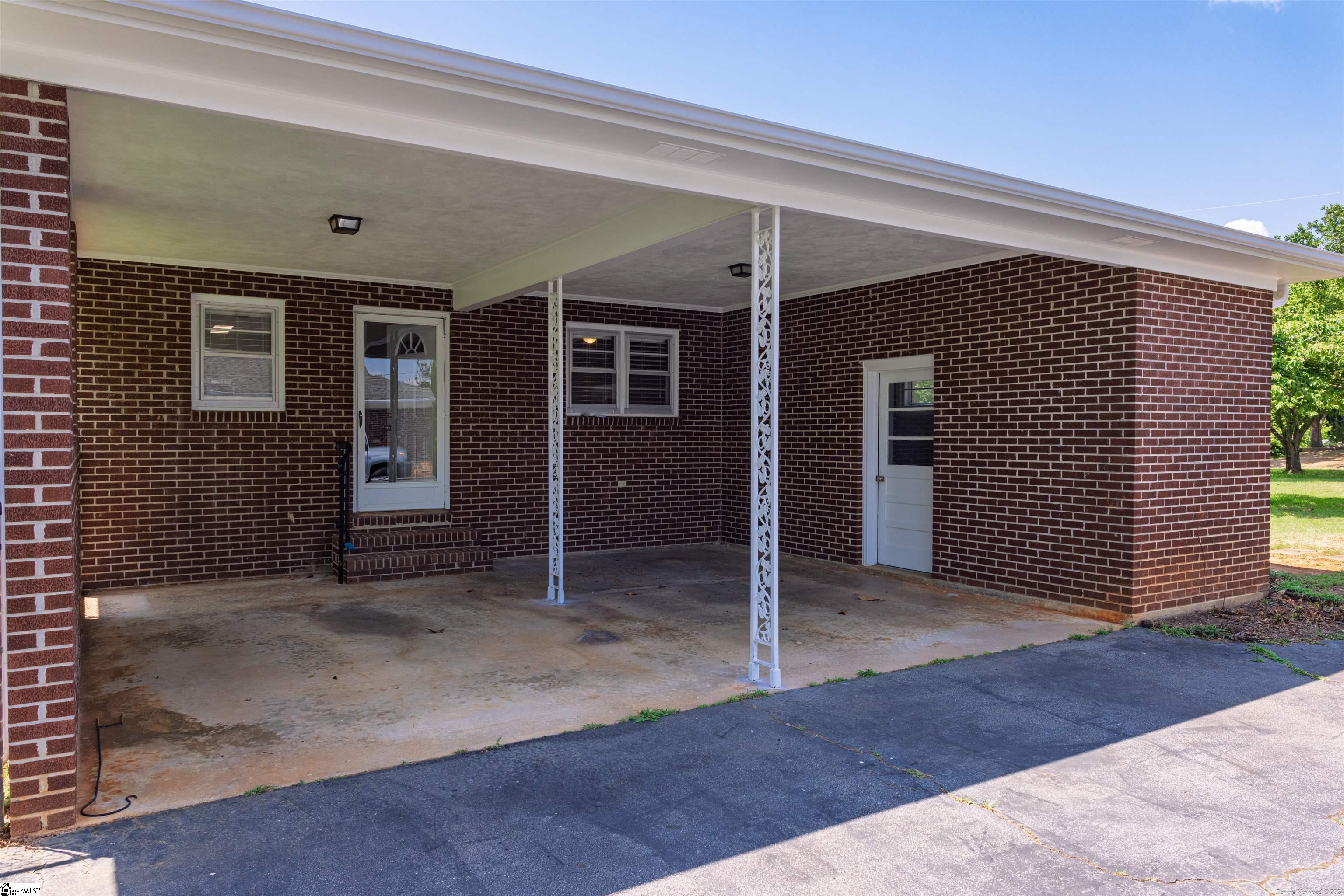114 Woodbine Terrace Spartanburg, SC 29301