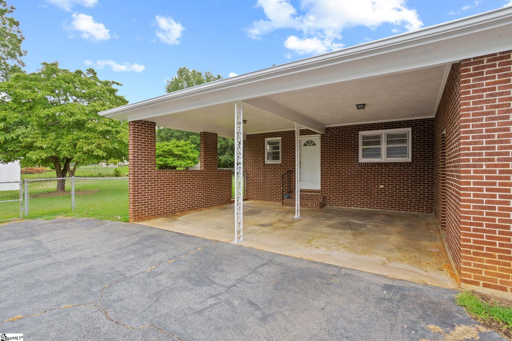 114 Woodbine Terrace Spartanburg, SC 29301