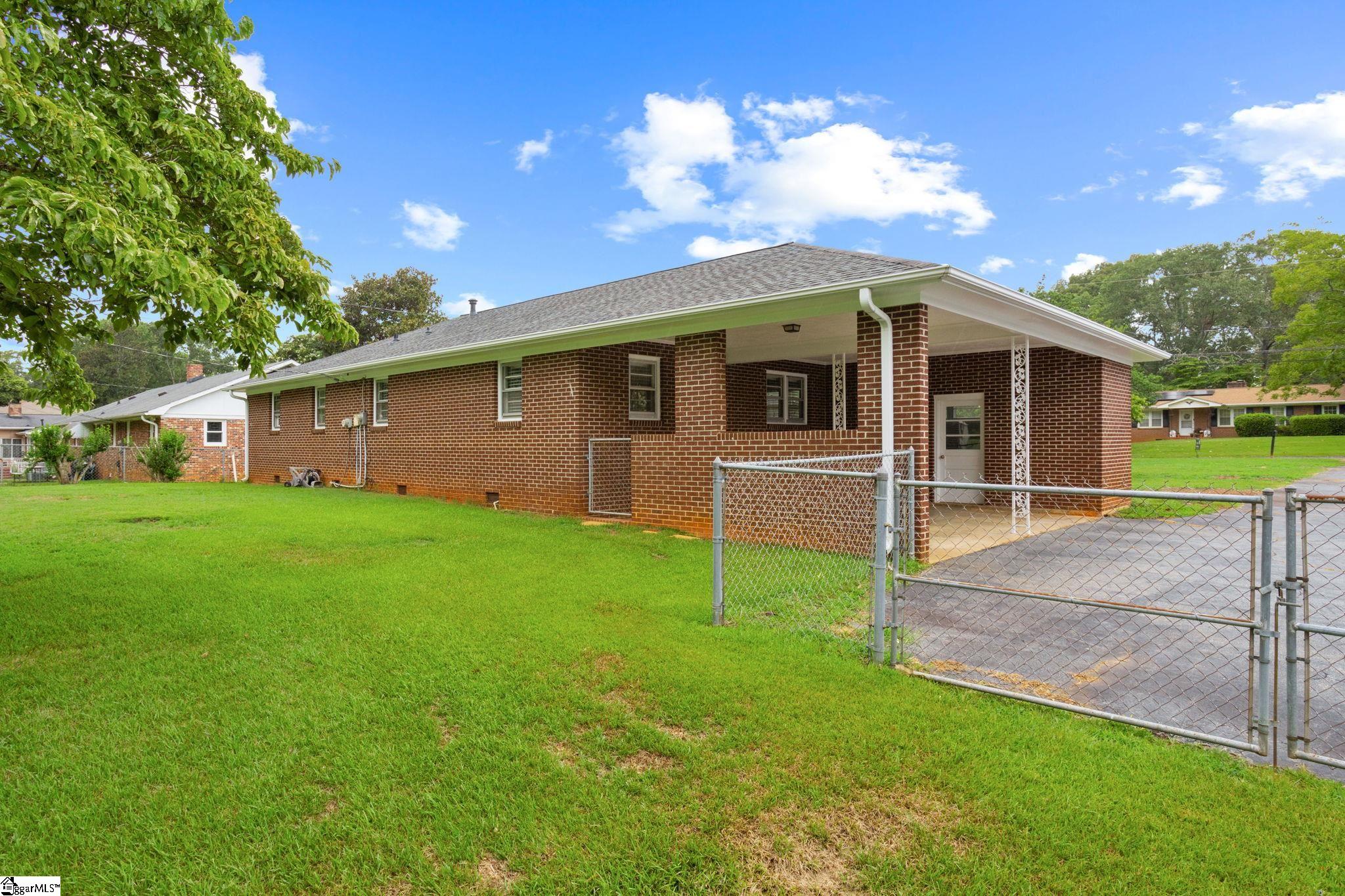 114 Woodbine Terrace Spartanburg, SC 29301