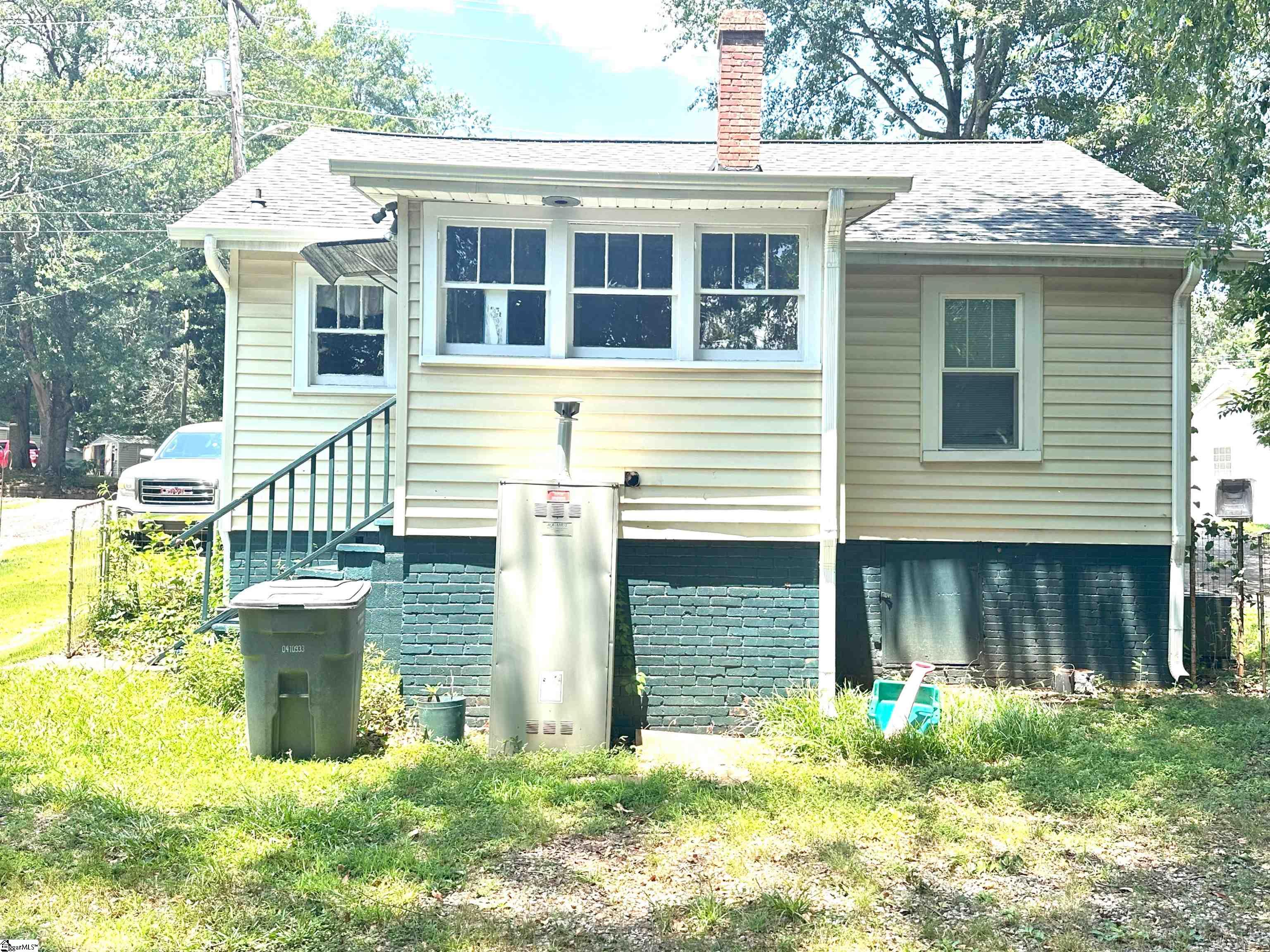 806 Perry Drive Greenville, SC 29609