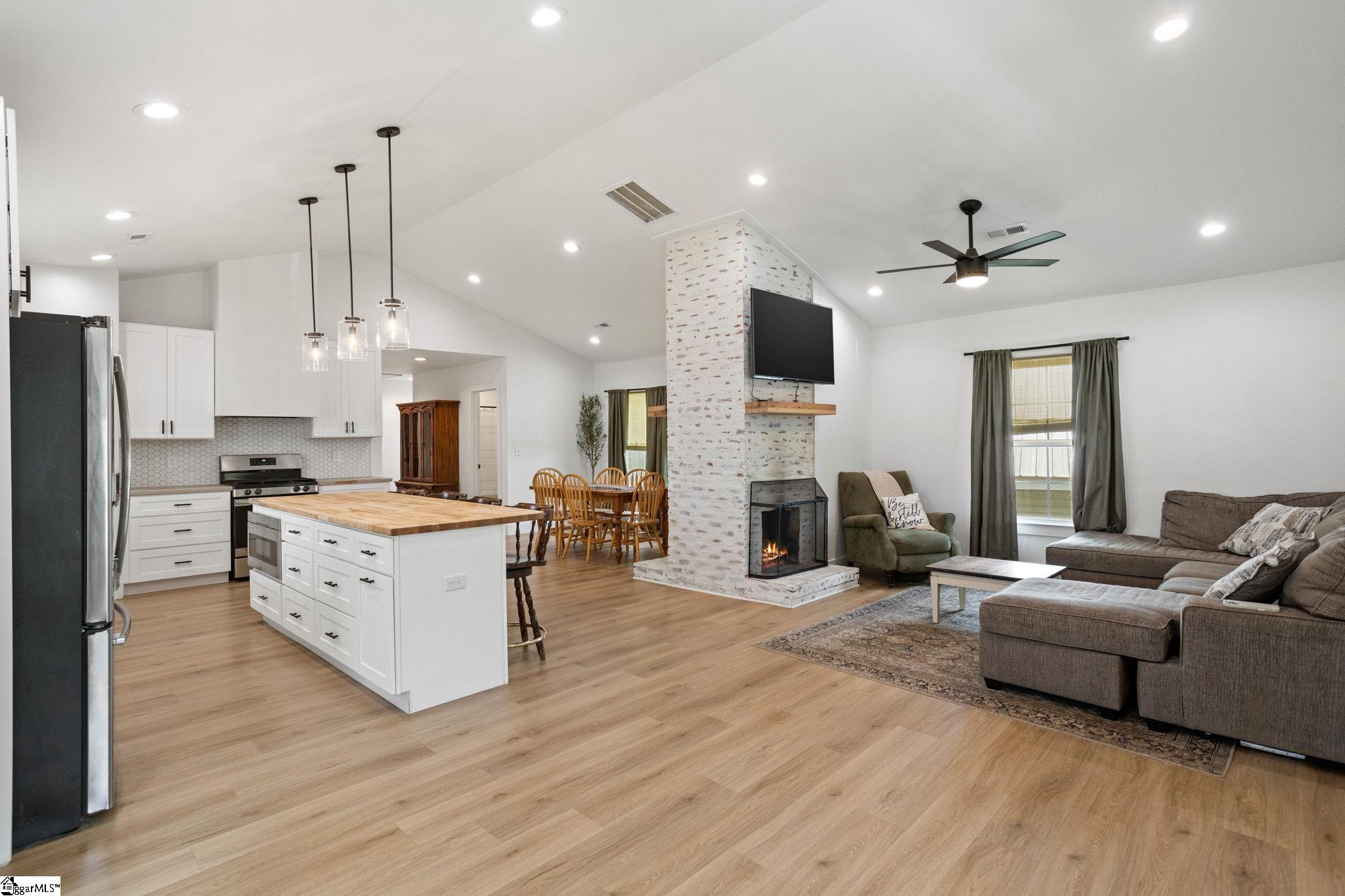 105 E Main Street Taylors, SC 29687