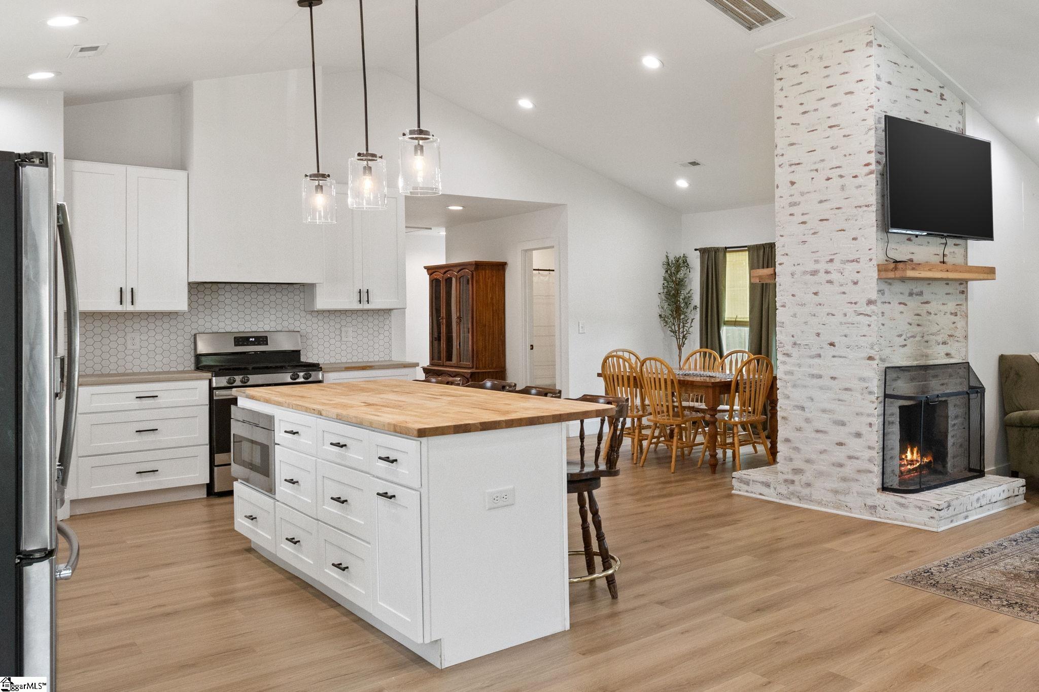 105 E Main Street Taylors, SC 29687