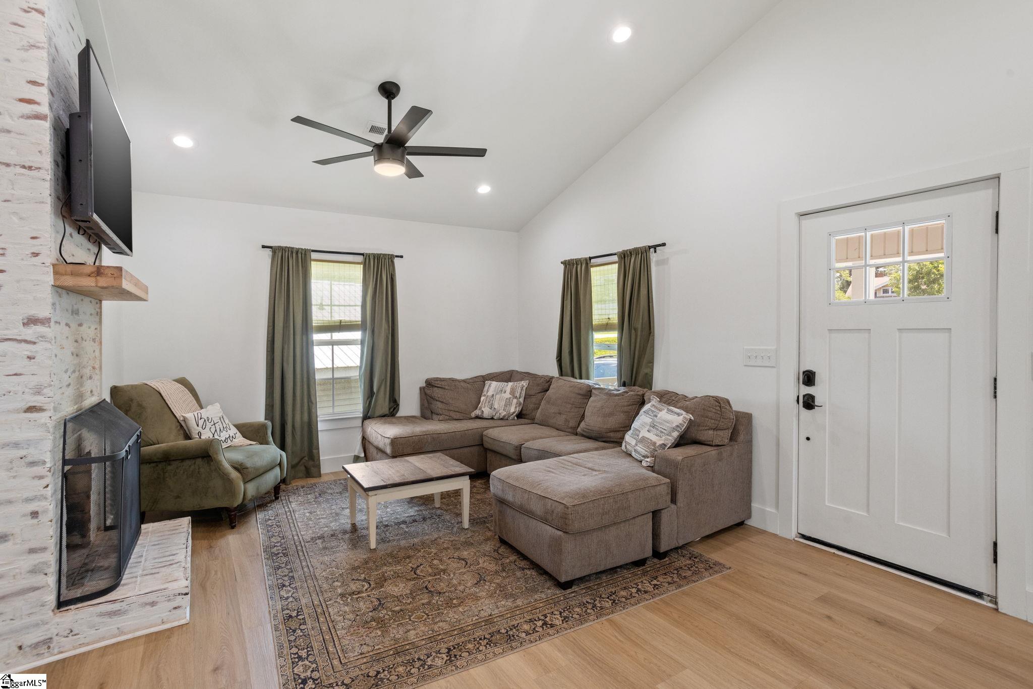 105 E Main Street Taylors, SC 29687