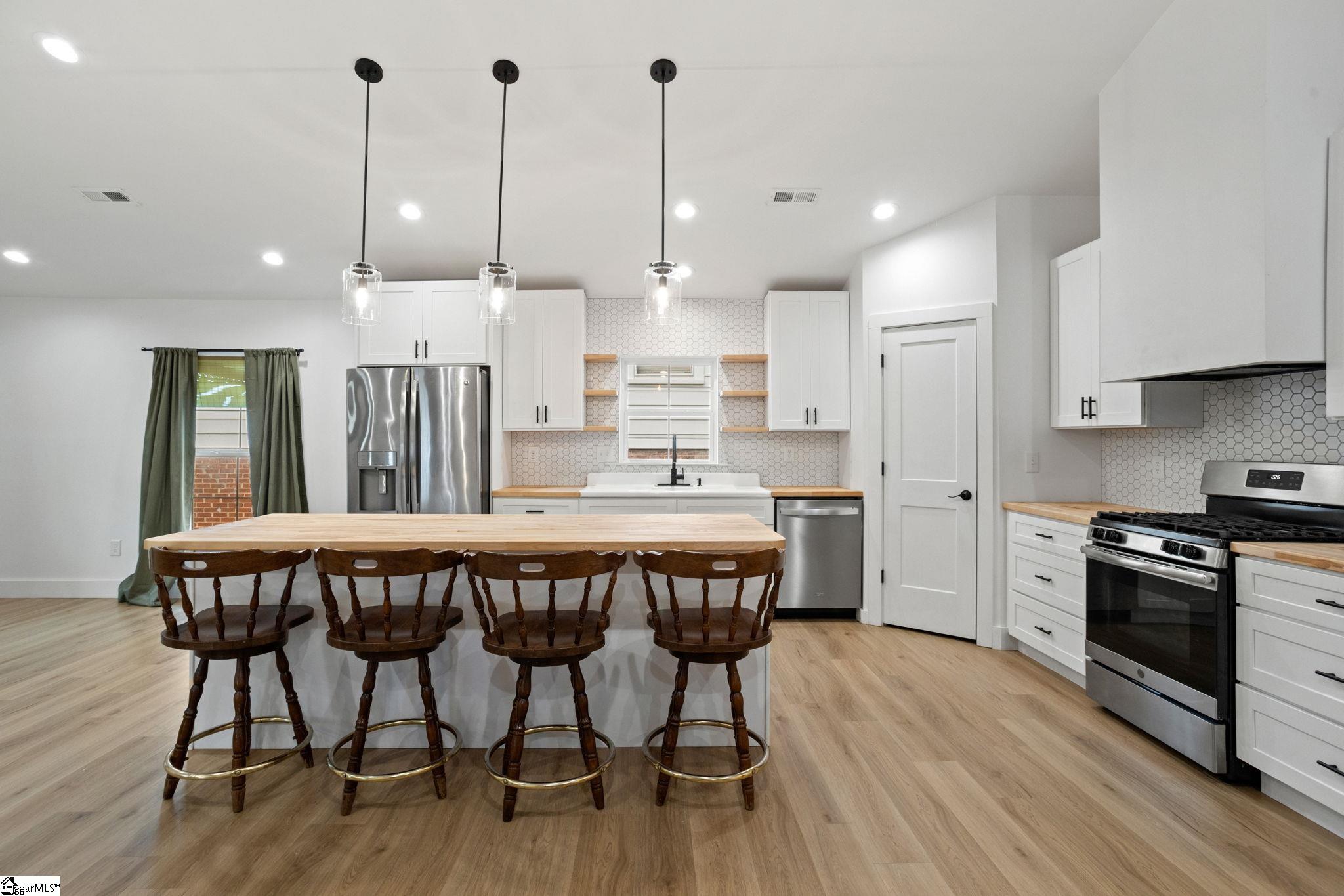 105 E Main Street Taylors, SC 29687