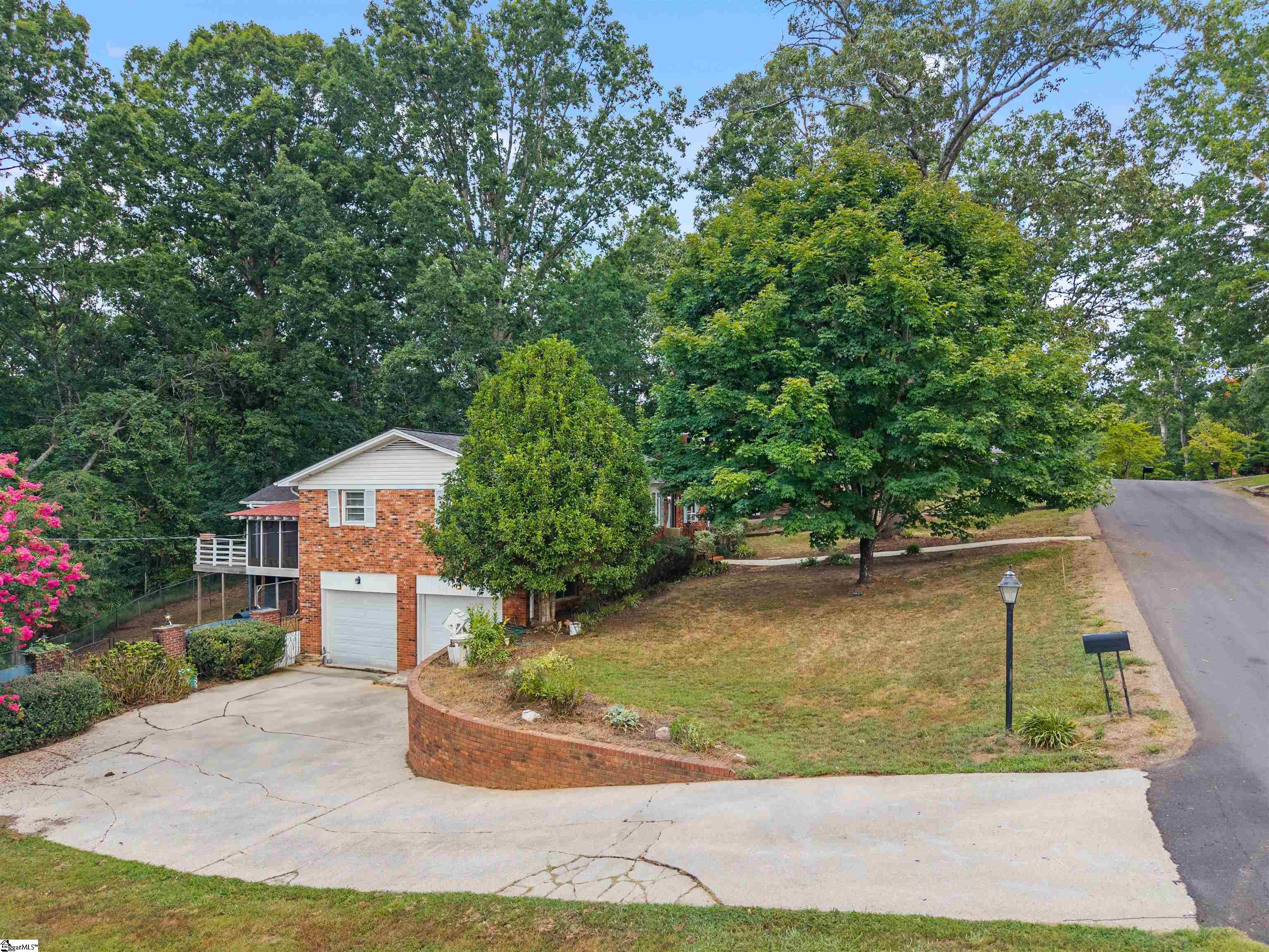 24 Bluffside Drive Greenville, SC 29611