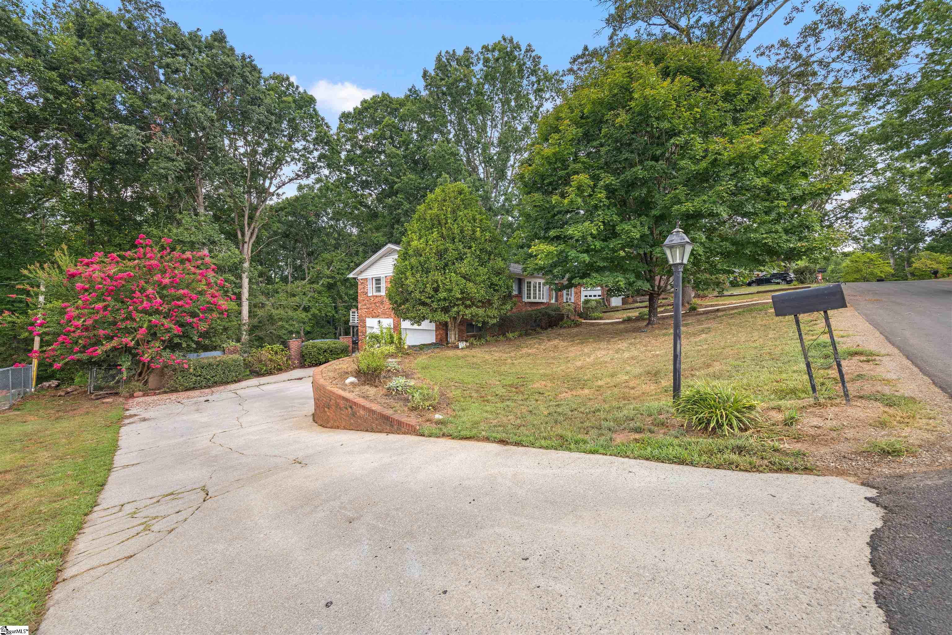 24 Bluffside Drive Greenville, SC 29611
