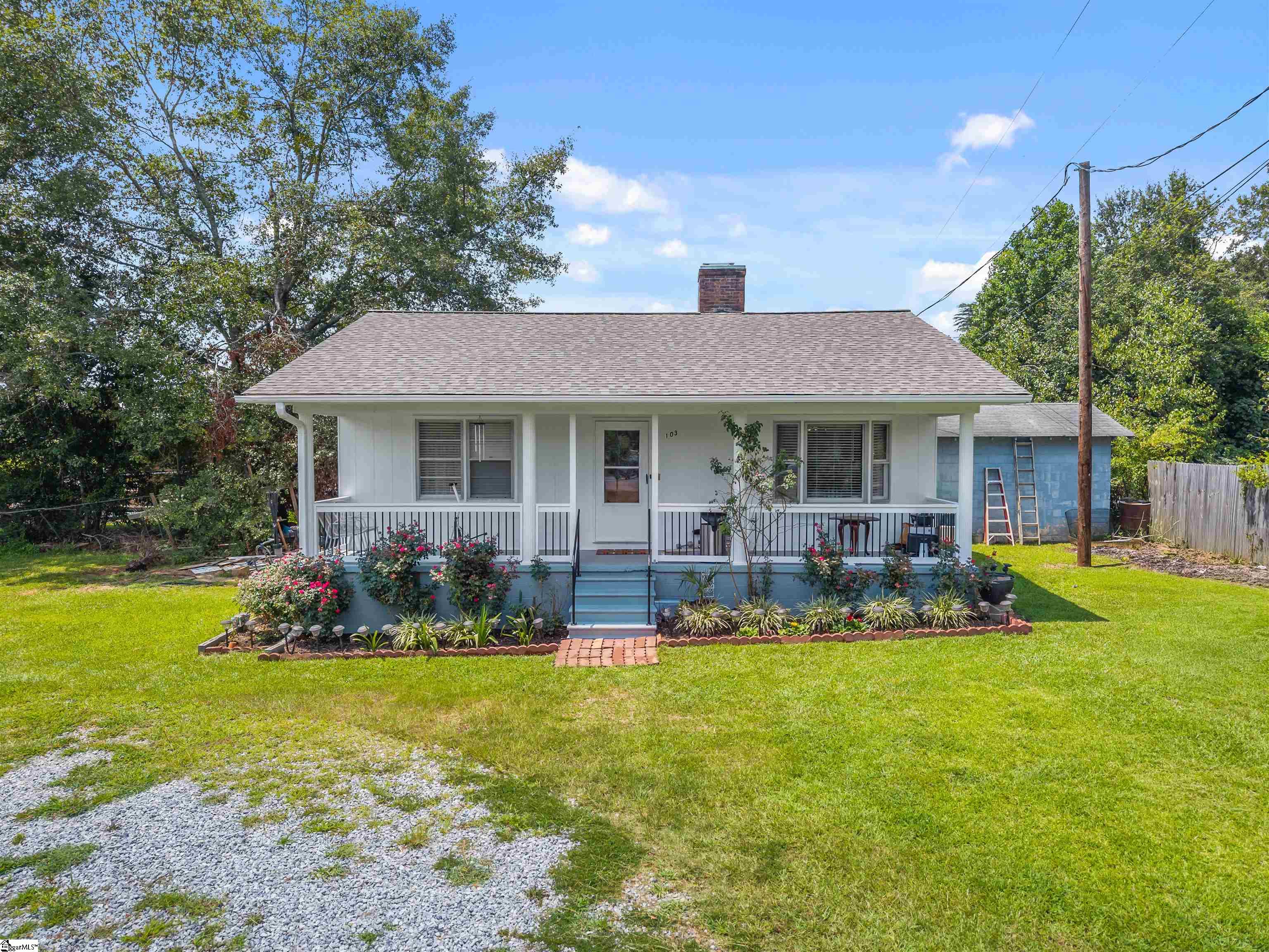 Homes for sale in Pickens, SC | 155 Farrs Bridge Rd, Pickens, SC 29671 | MLS# 1565274