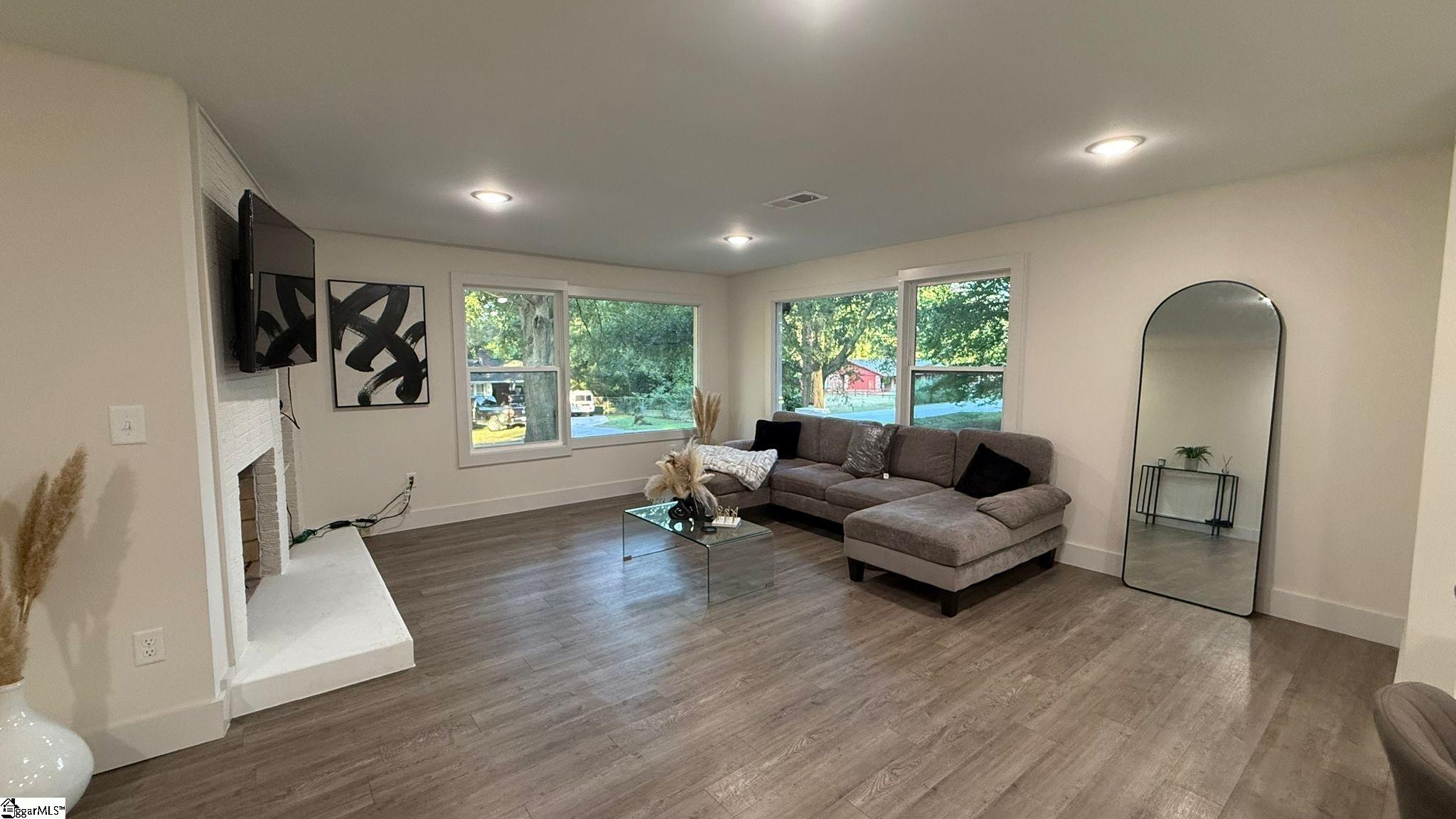 6 Halsey Drive Greenville, SC 29605
