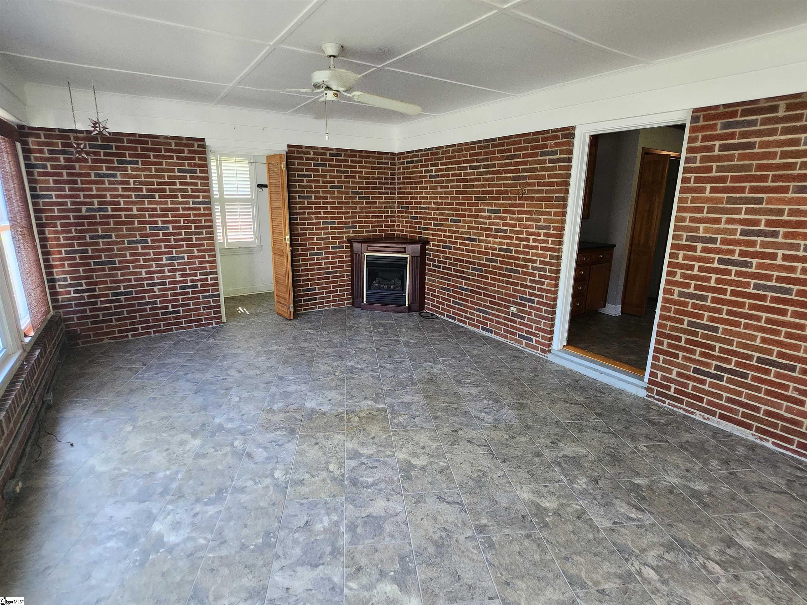 204 Ridge Drive Laurens, SC 29360
