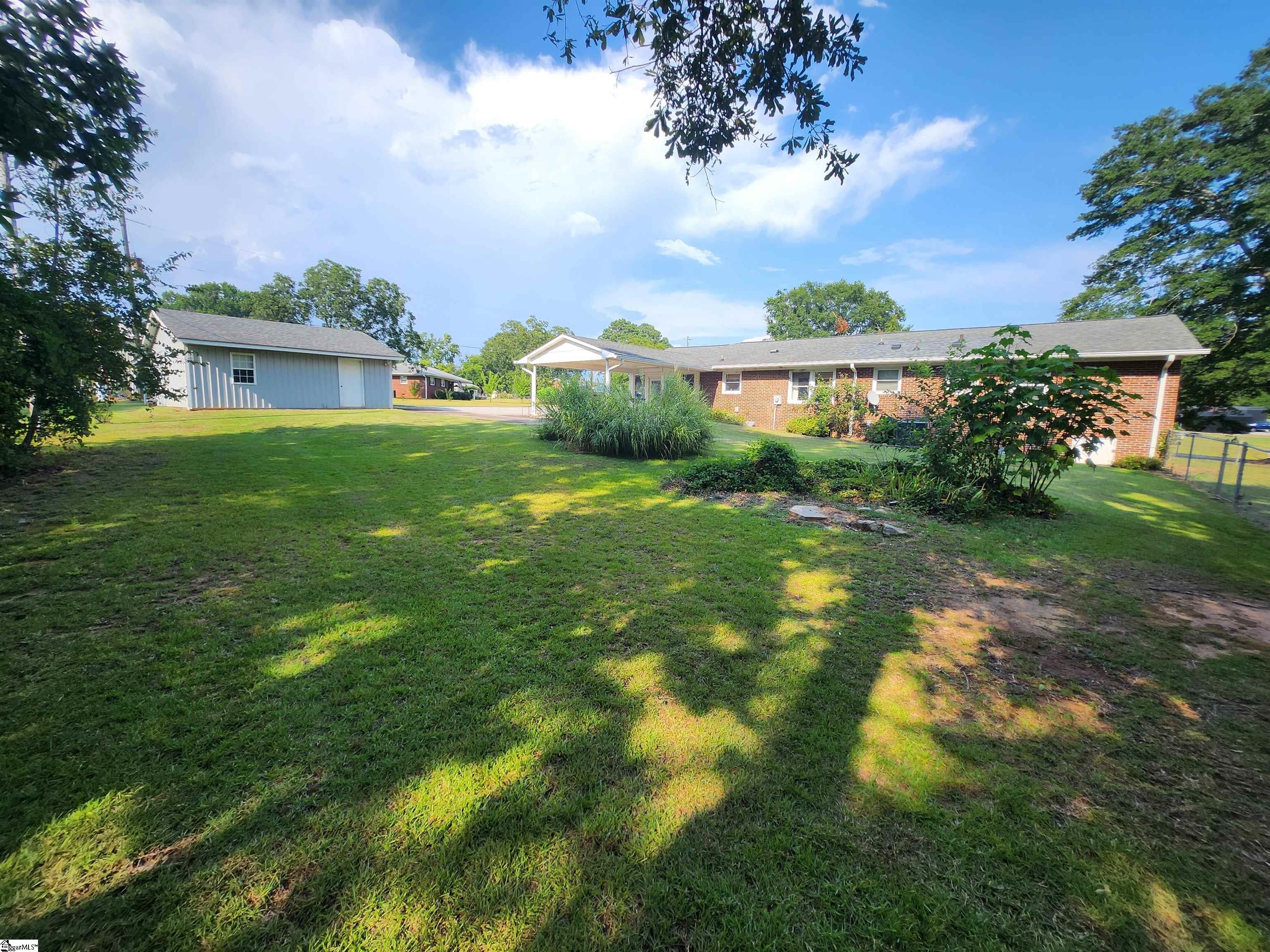 204 Ridge Drive Laurens, SC 29360