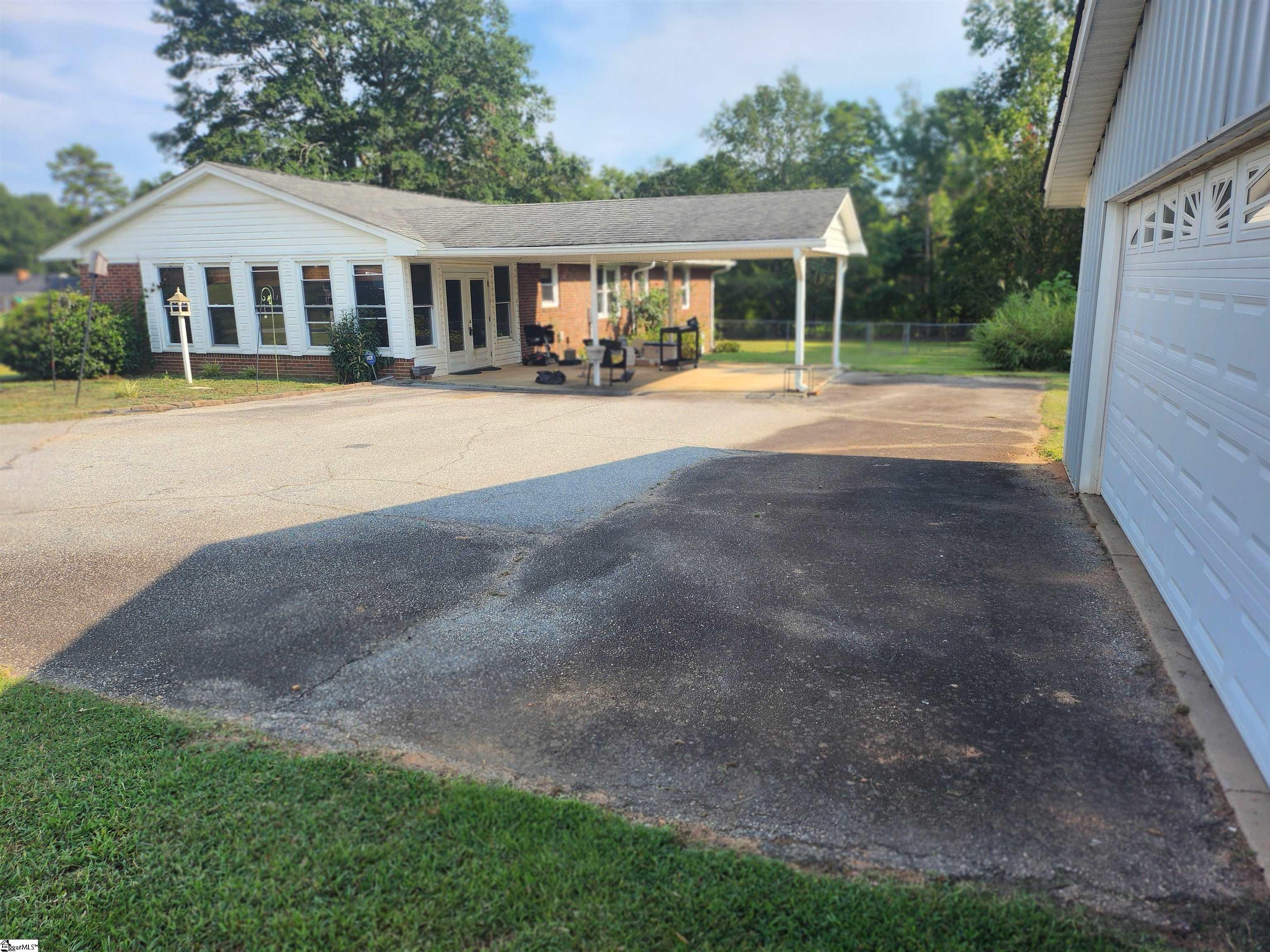 204 Ridge Drive Laurens, SC 29360