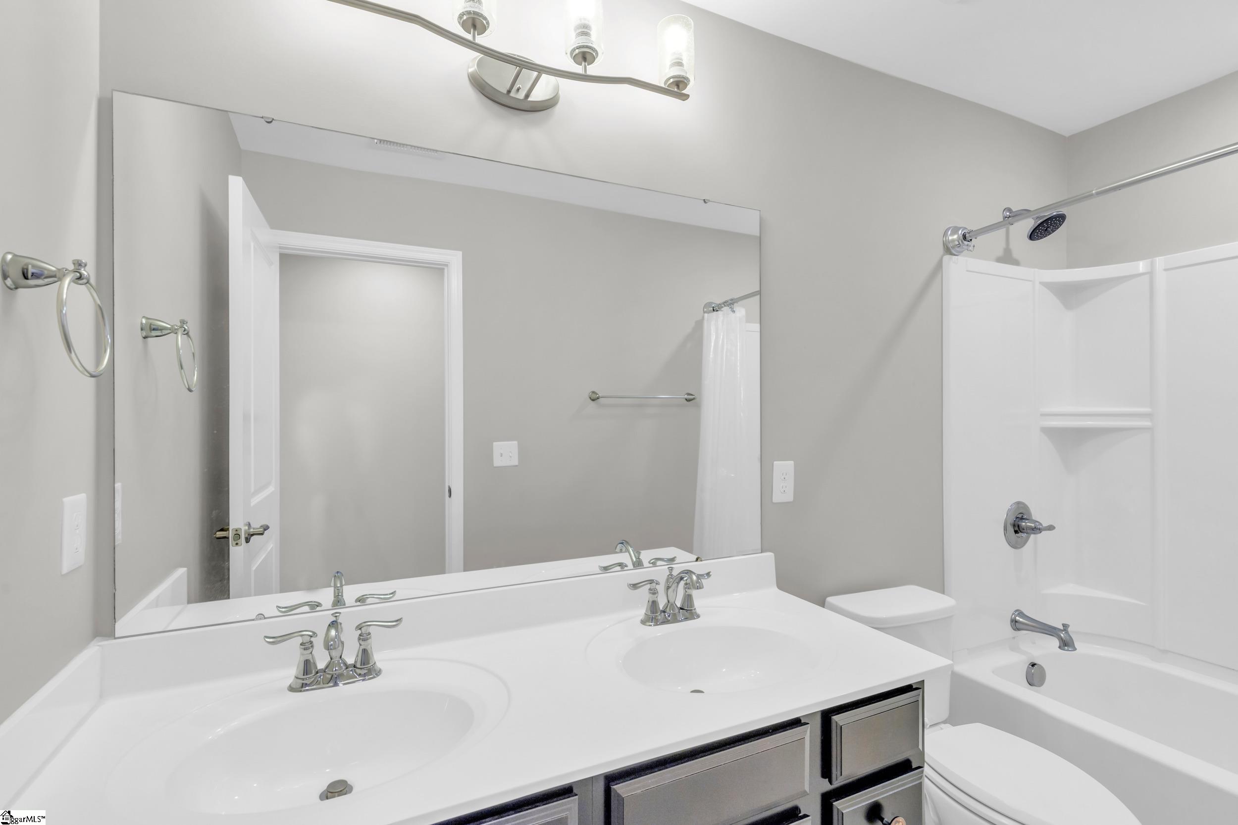 34 Barlow Court Simpsonville, SC 29681