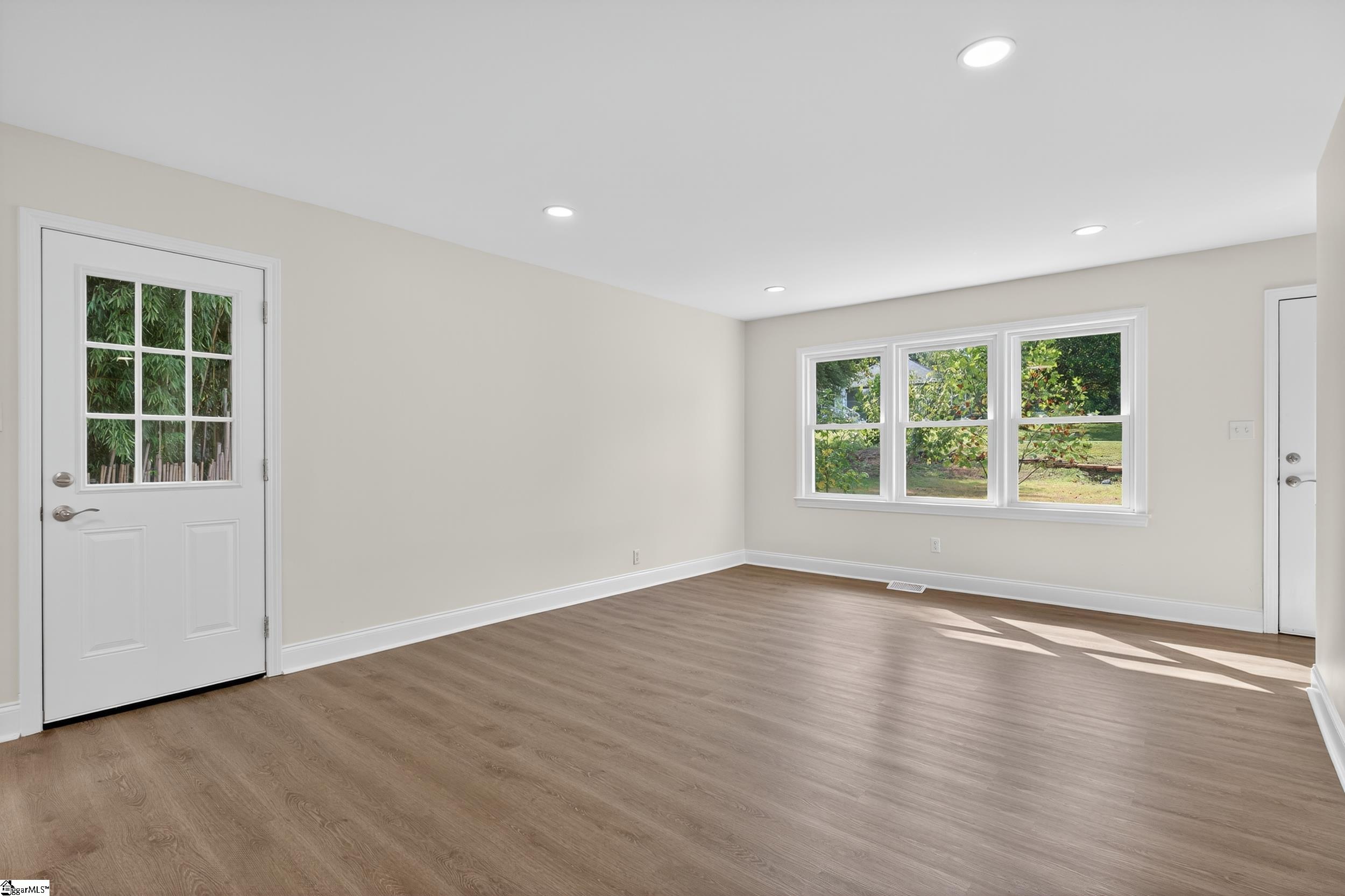 137 Anderson Drive Spartanburg, SC 29302-3063