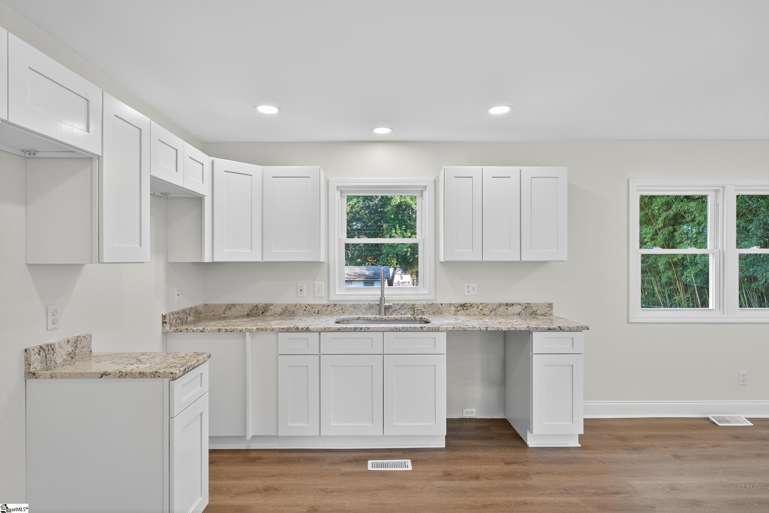 137 Anderson Drive Spartanburg, SC 29302-3063