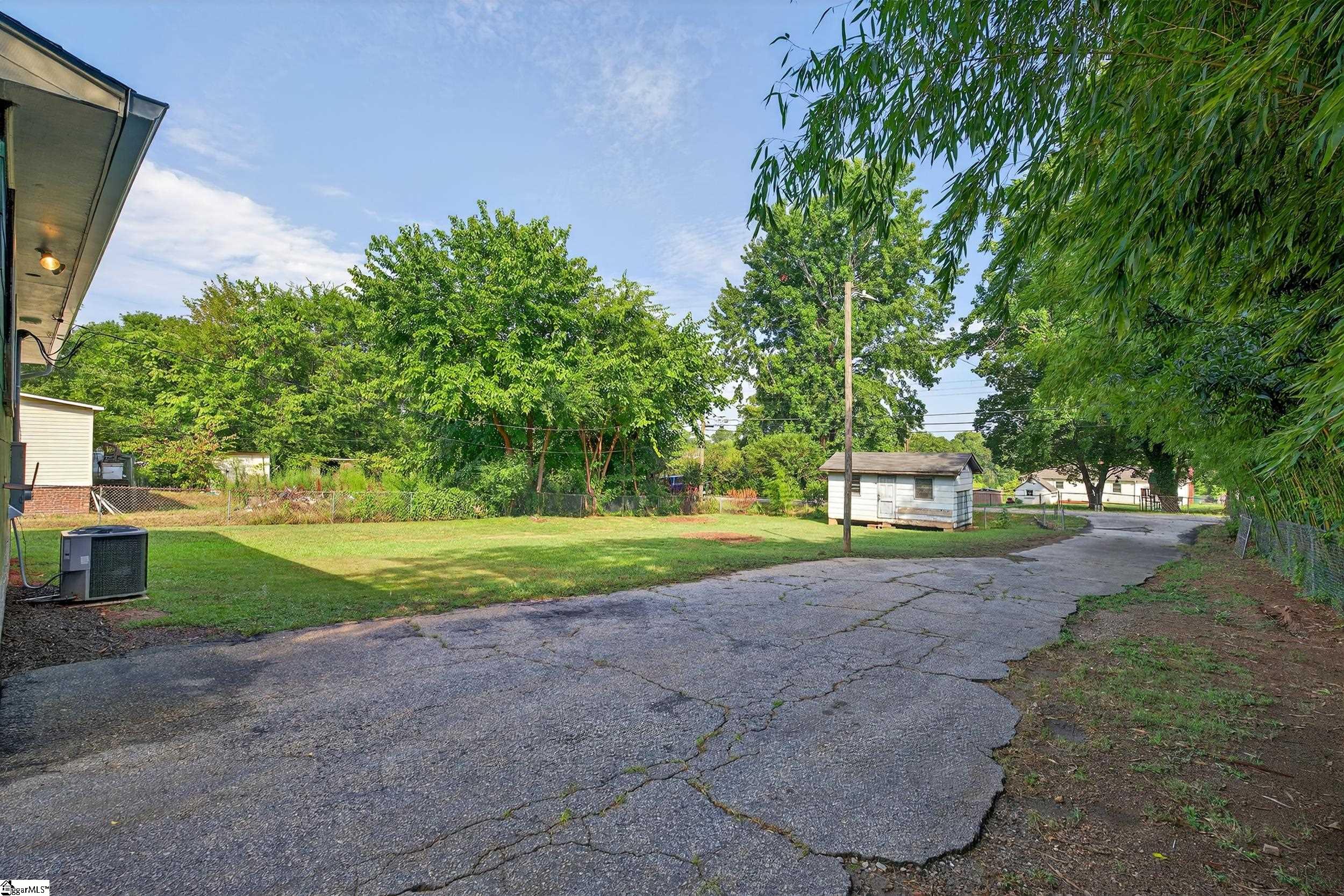 137 Anderson Drive Spartanburg, SC 29302-3063