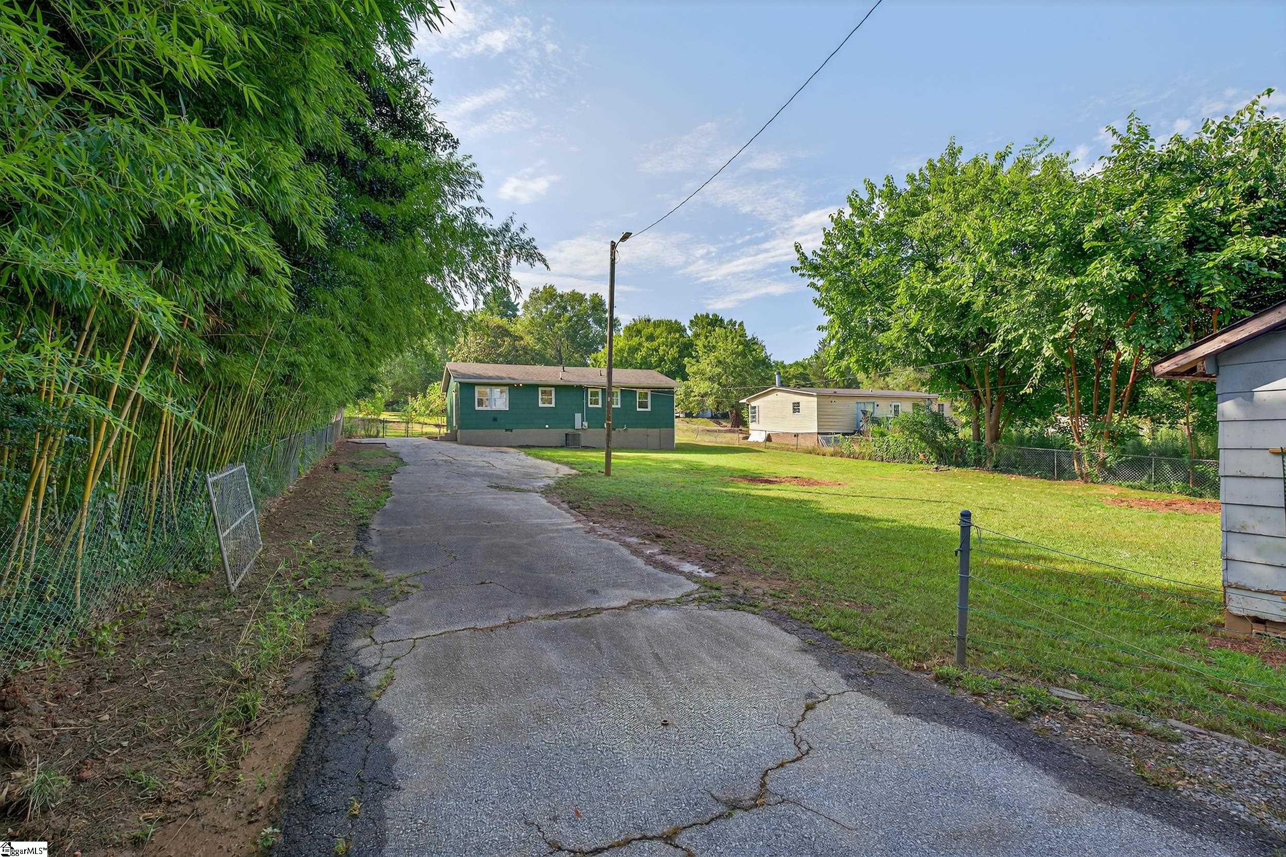 137 Anderson Drive Spartanburg, SC 29302-3063