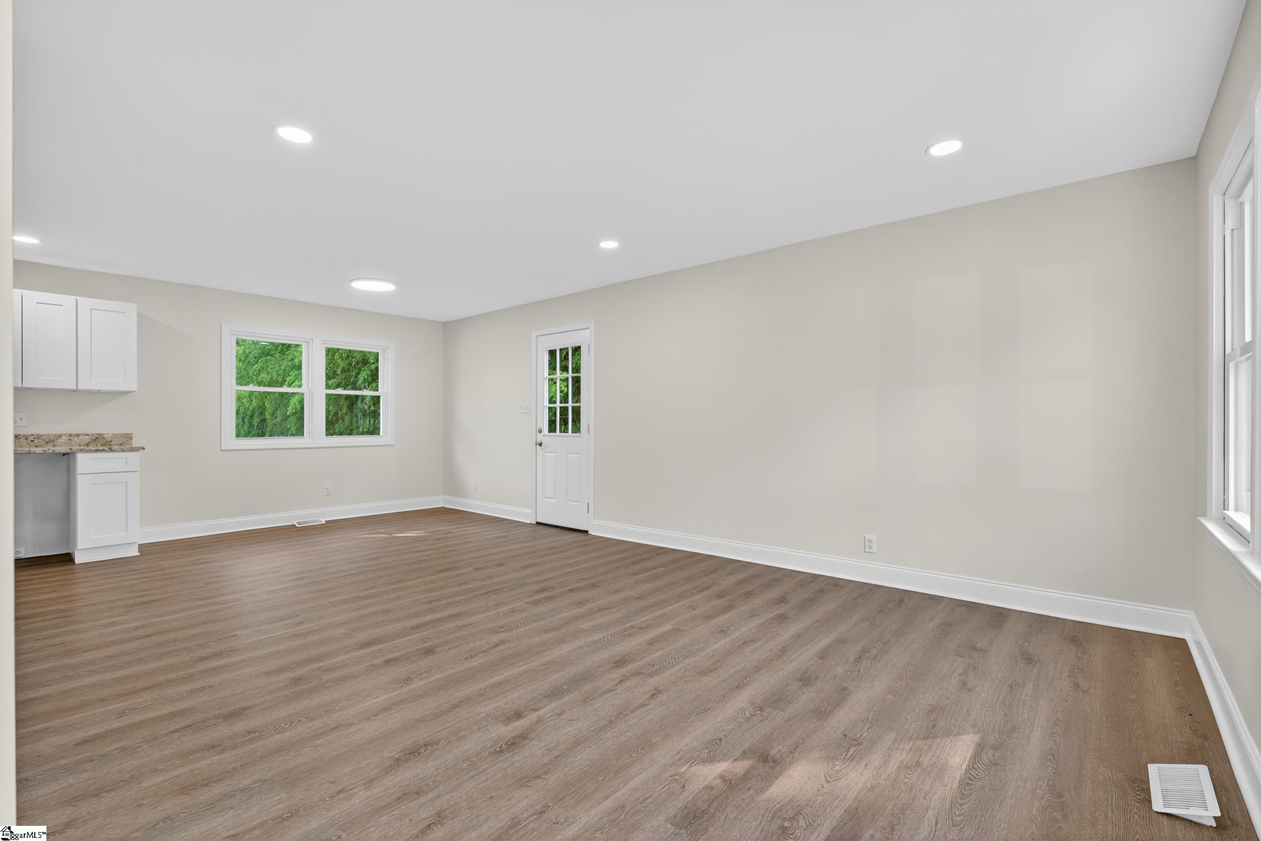 137 Anderson Drive Spartanburg, SC 29302-3063