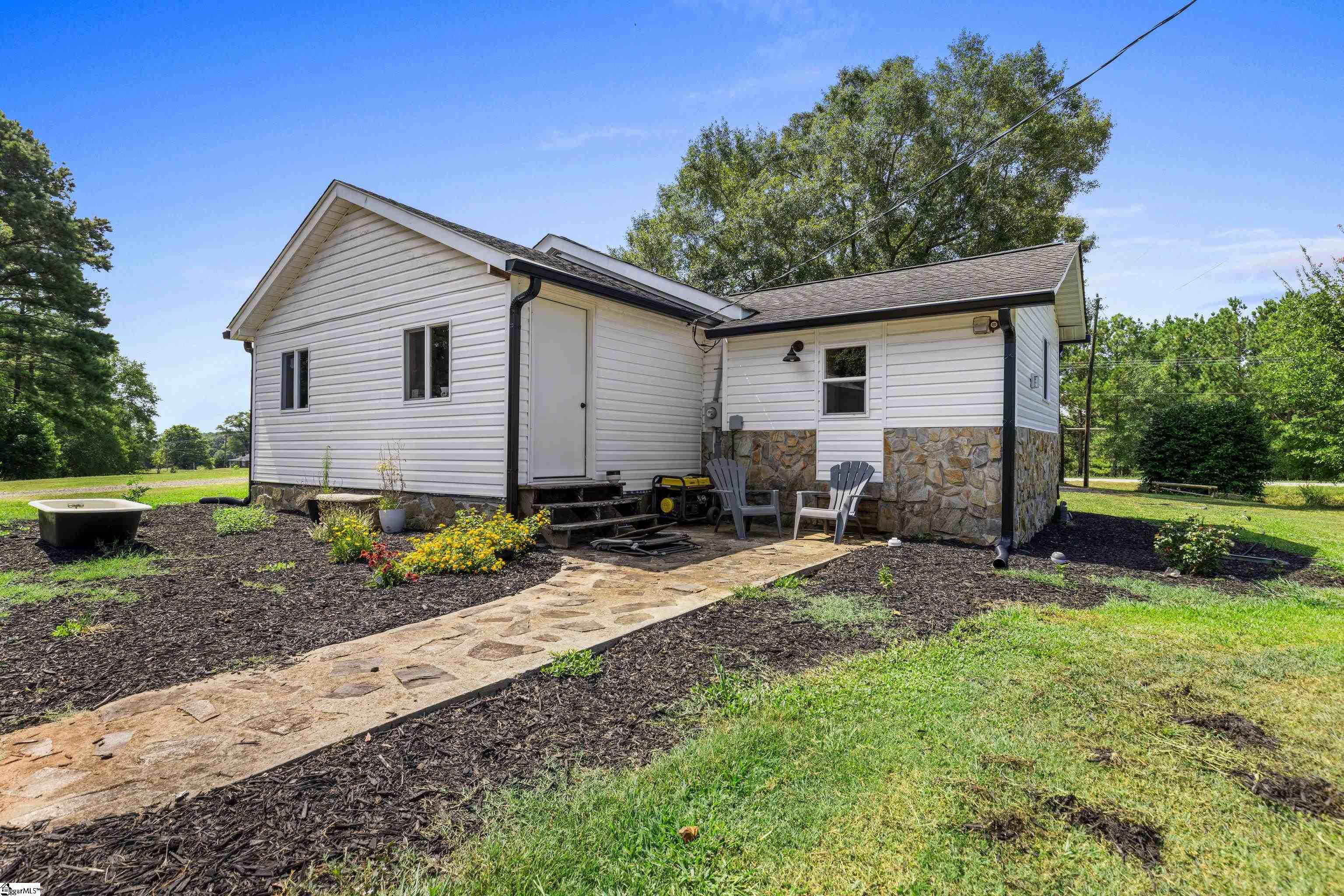 11764 Highway 76 W Road Gray Court, SC 29645