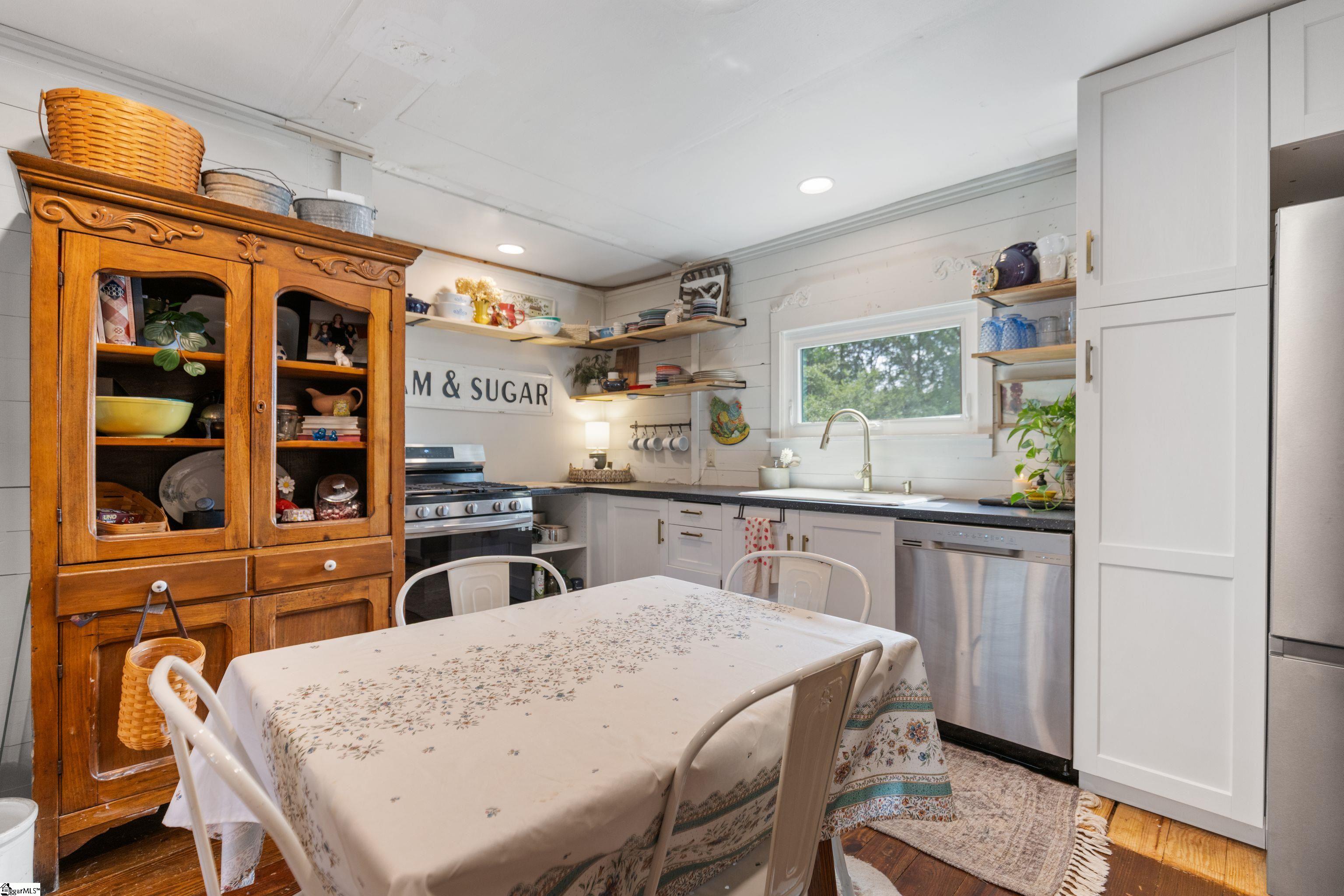 11764 Highway 76 W Road Gray Court, SC 29645
