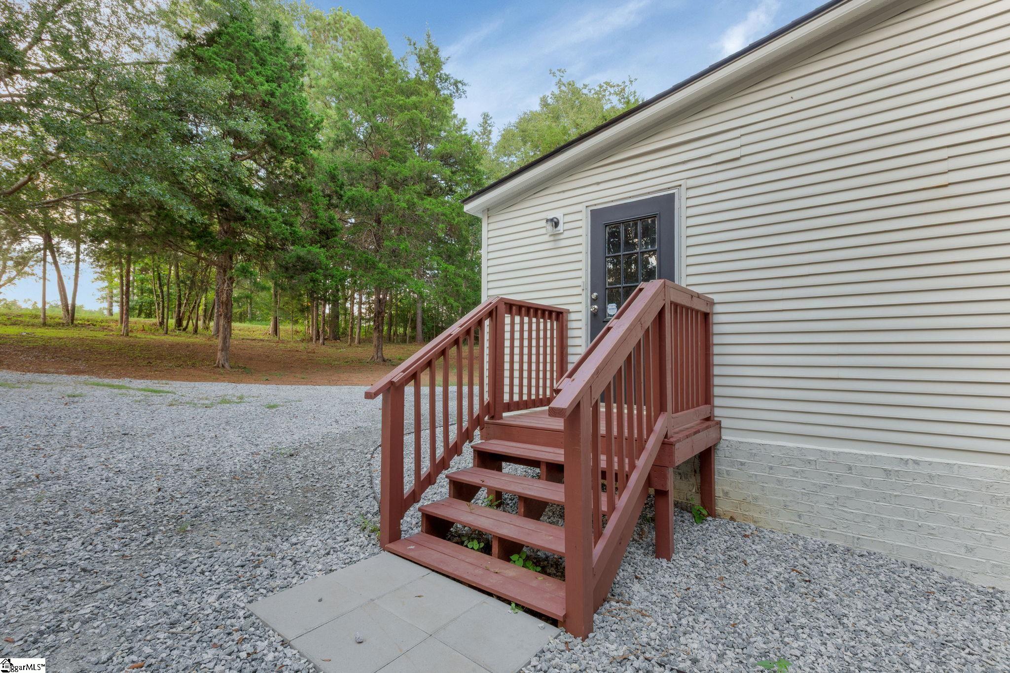 20 W Carver Street Due West, SC 29369