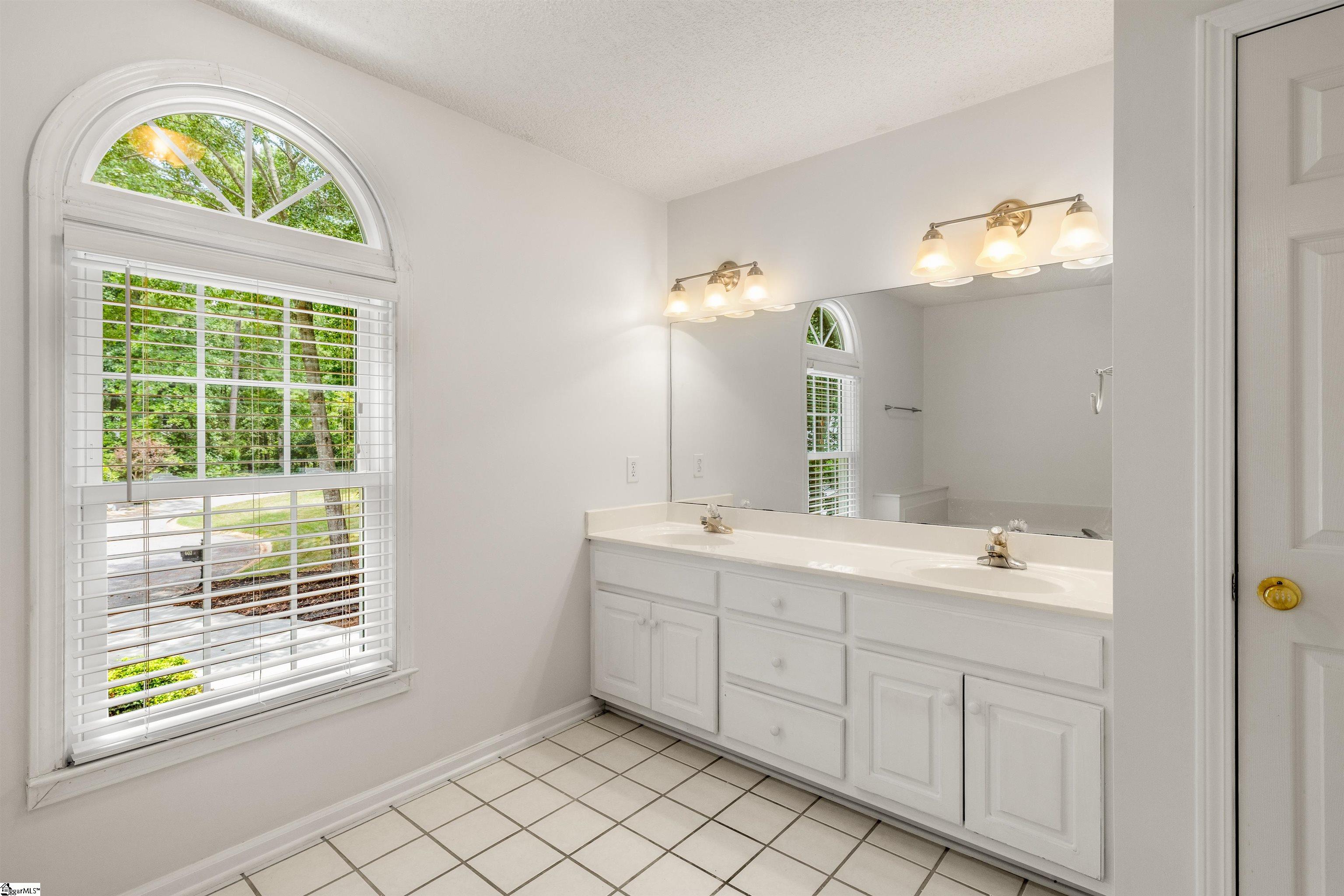 607 Shadow Oaks Drive Easley, SC 29642