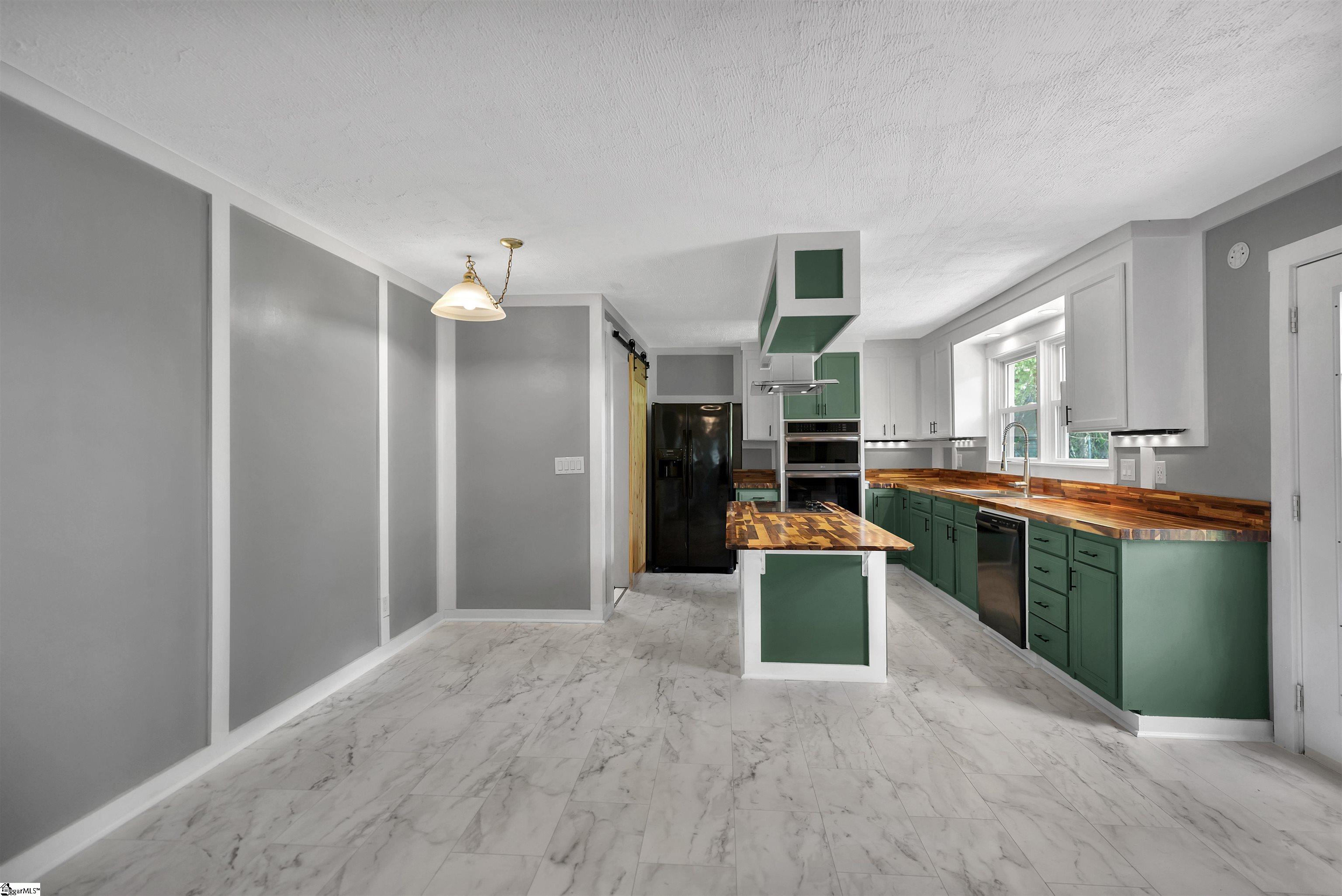 4 S Valley Lane Greenville, SC 29611