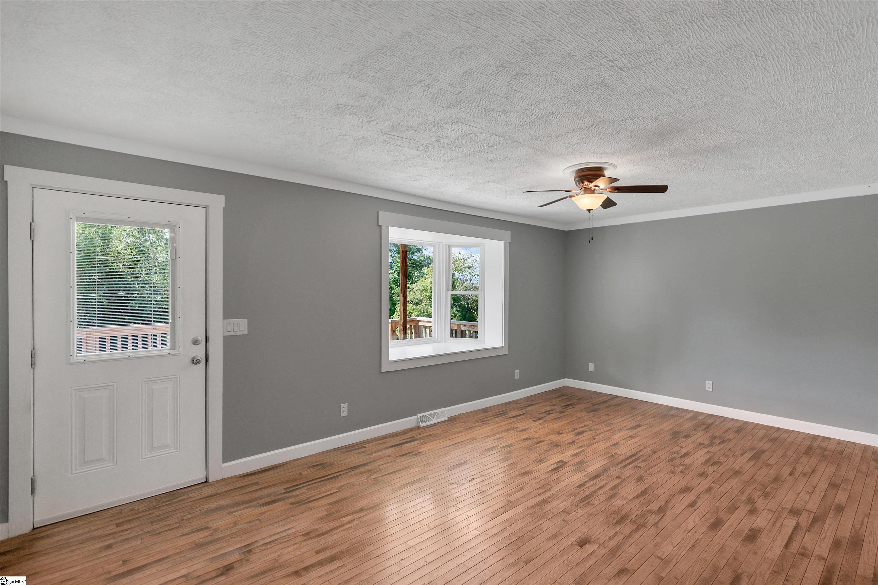 4 S Valley Lane Greenville, SC 29611