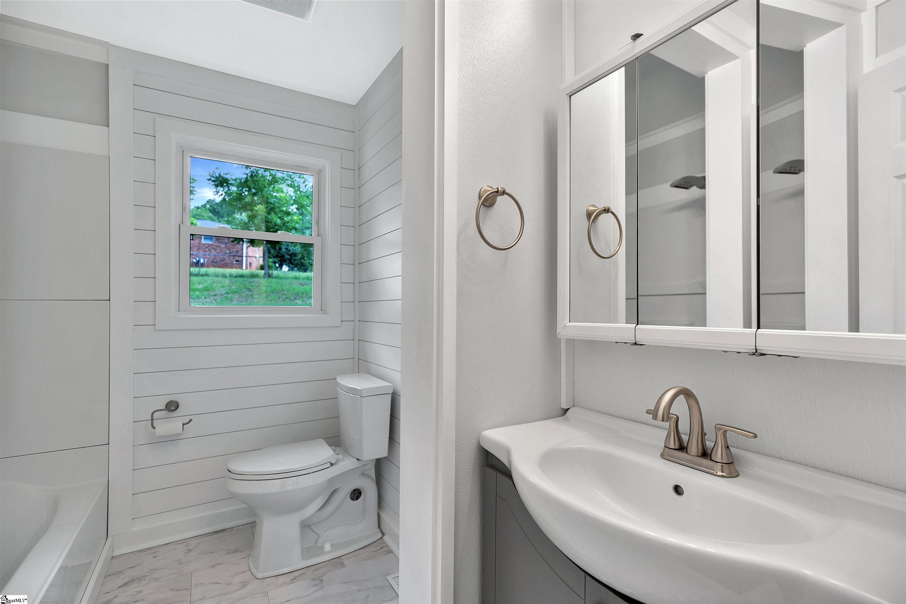 4 S Valley Lane Greenville, SC 29611