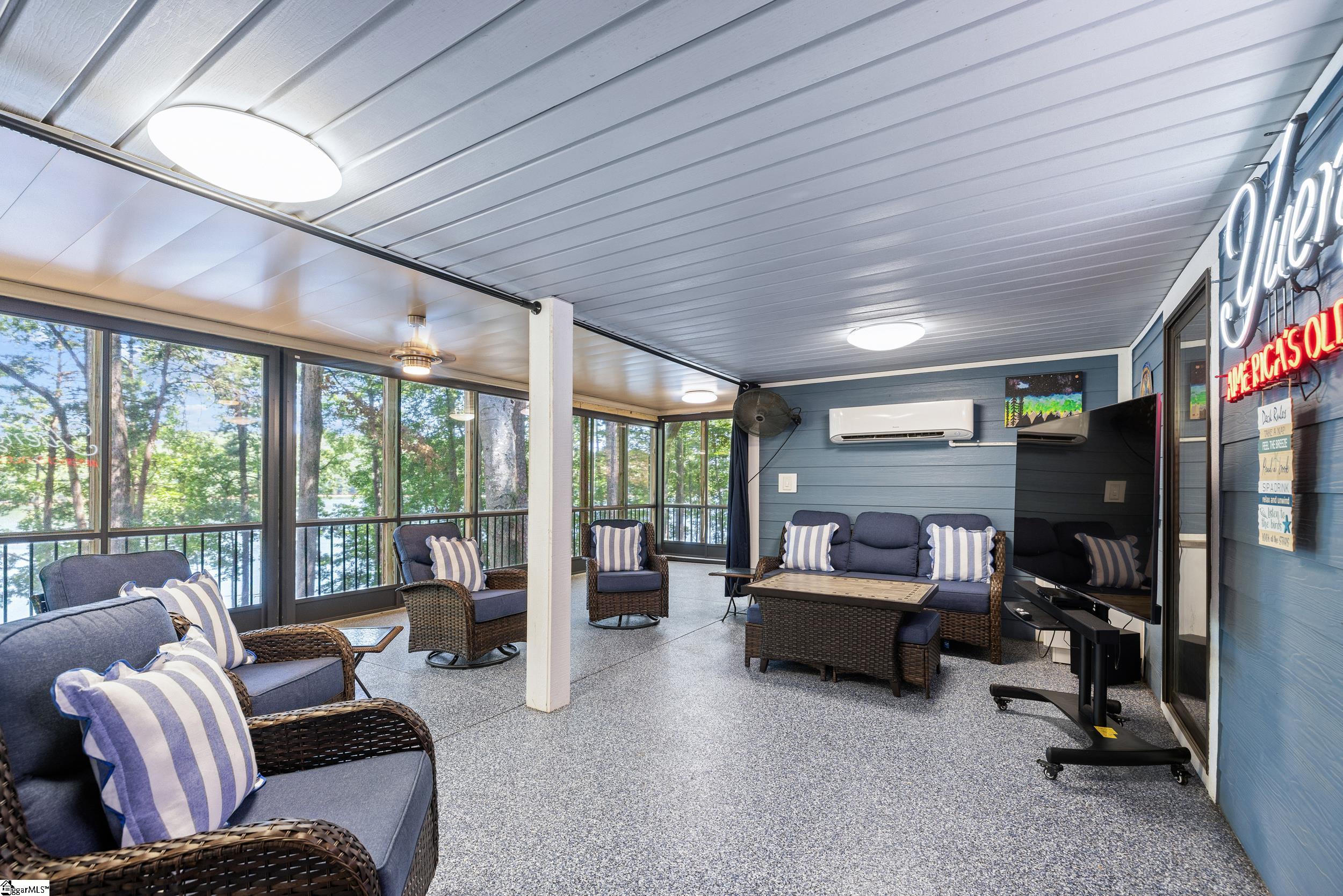 108 Tulip Lane Westminster, SC 29693-6446