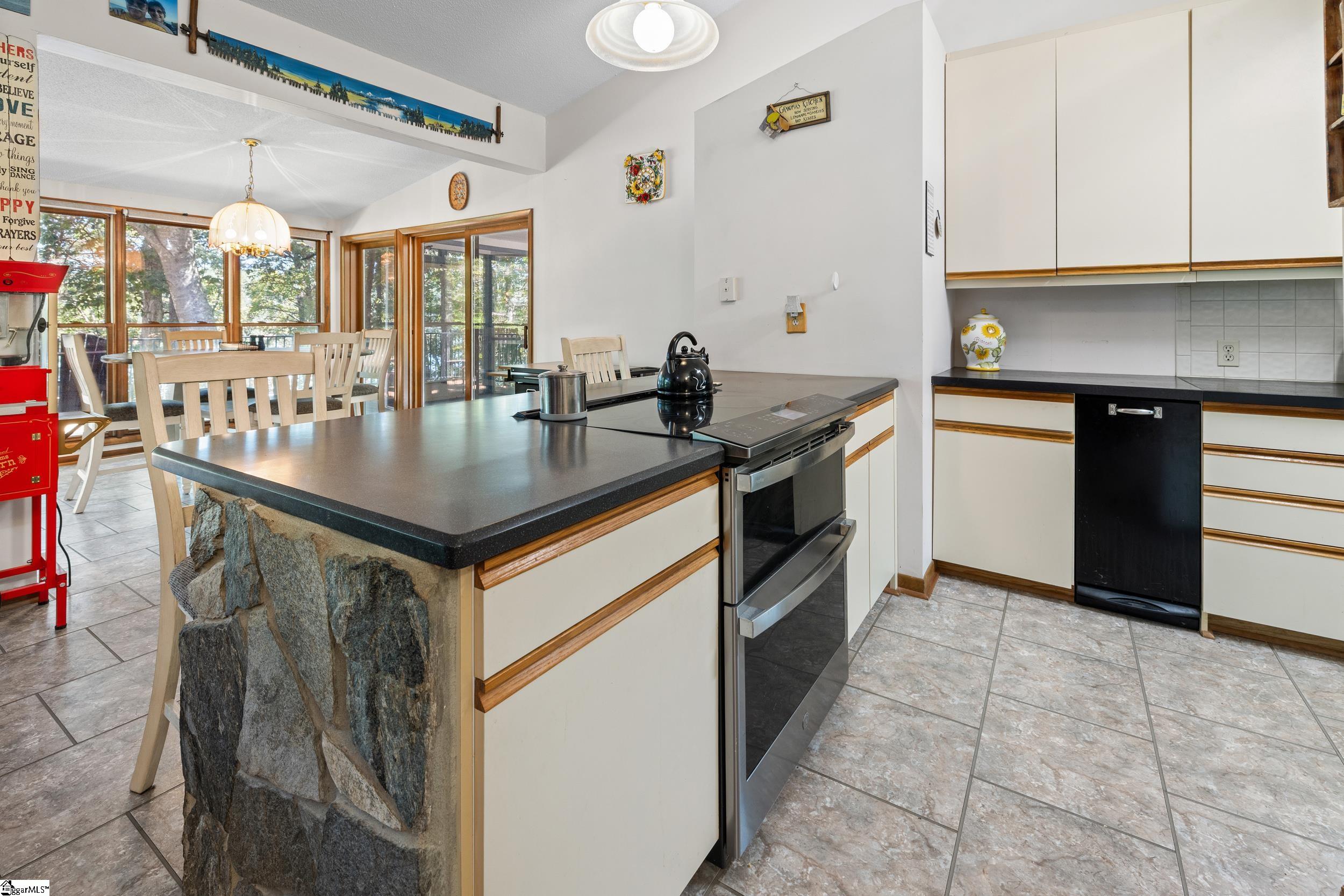 108 Tulip Lane Westminster, SC 29693-6446