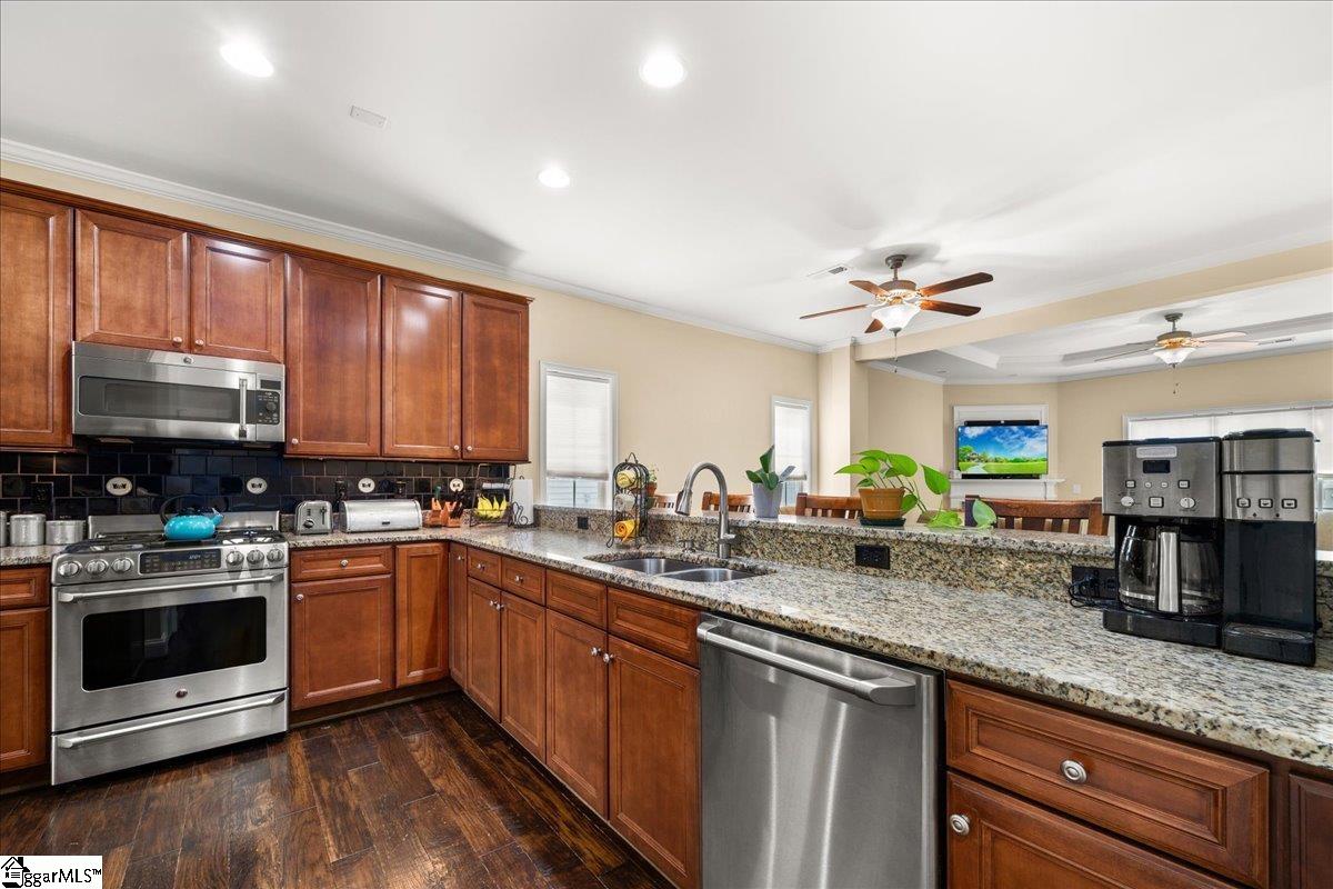 28 Barnwood Circle Greenville, SC 29607