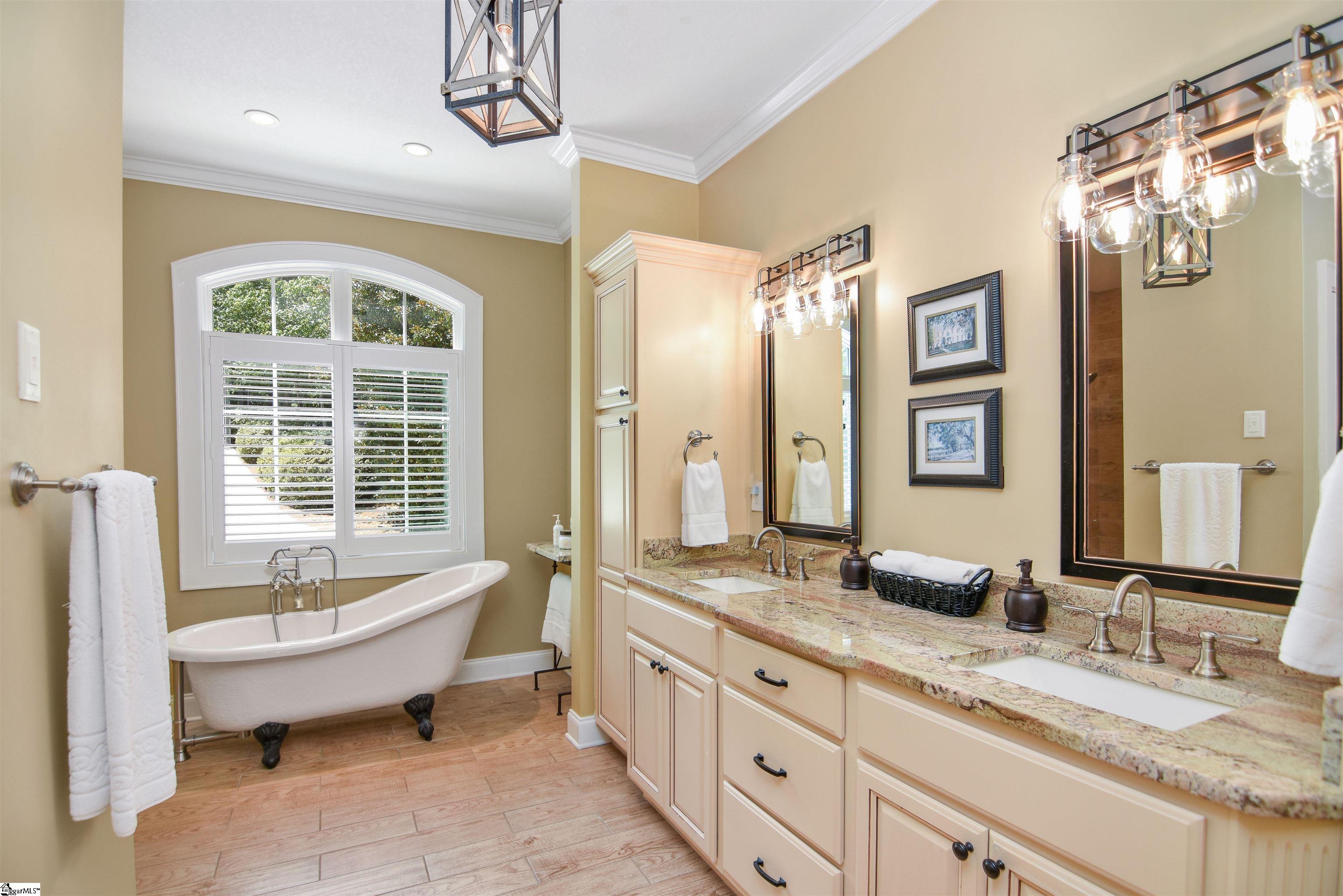 122 Pineridge Pointe Seneca, SC 29672