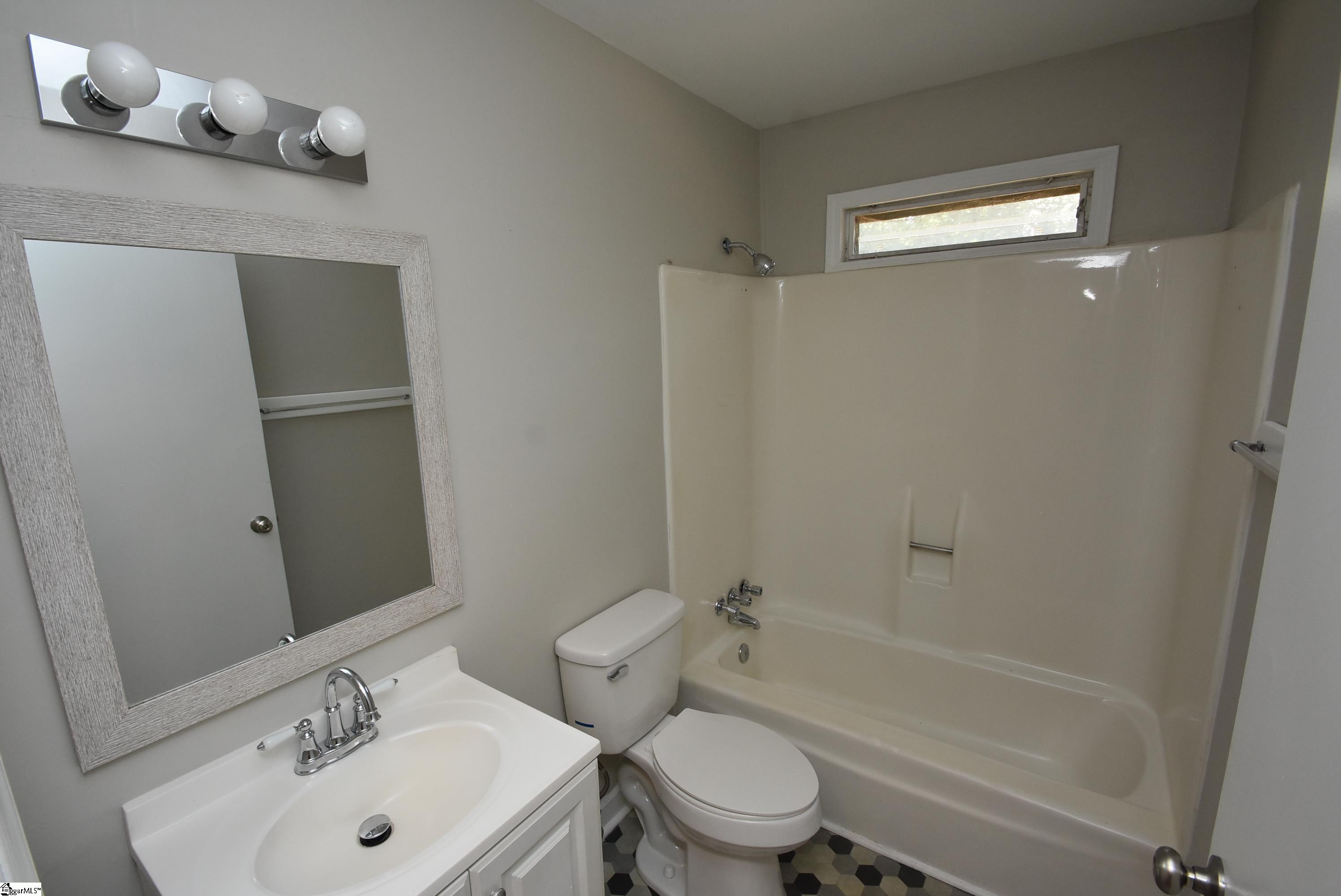 14 Theodore Circle Greenville, SC 29611
