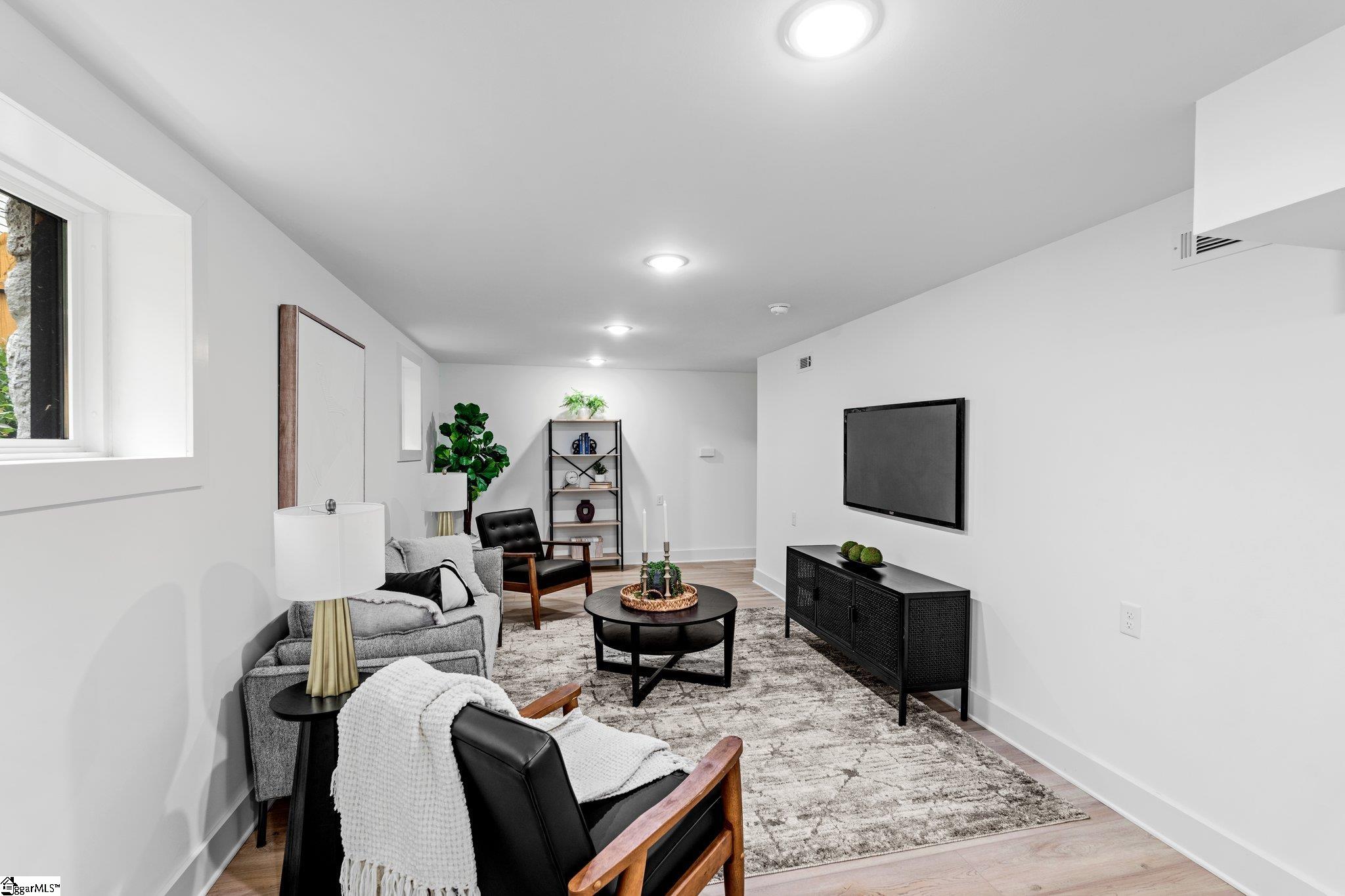 28 Douglas Drive Greenville, SC 29605