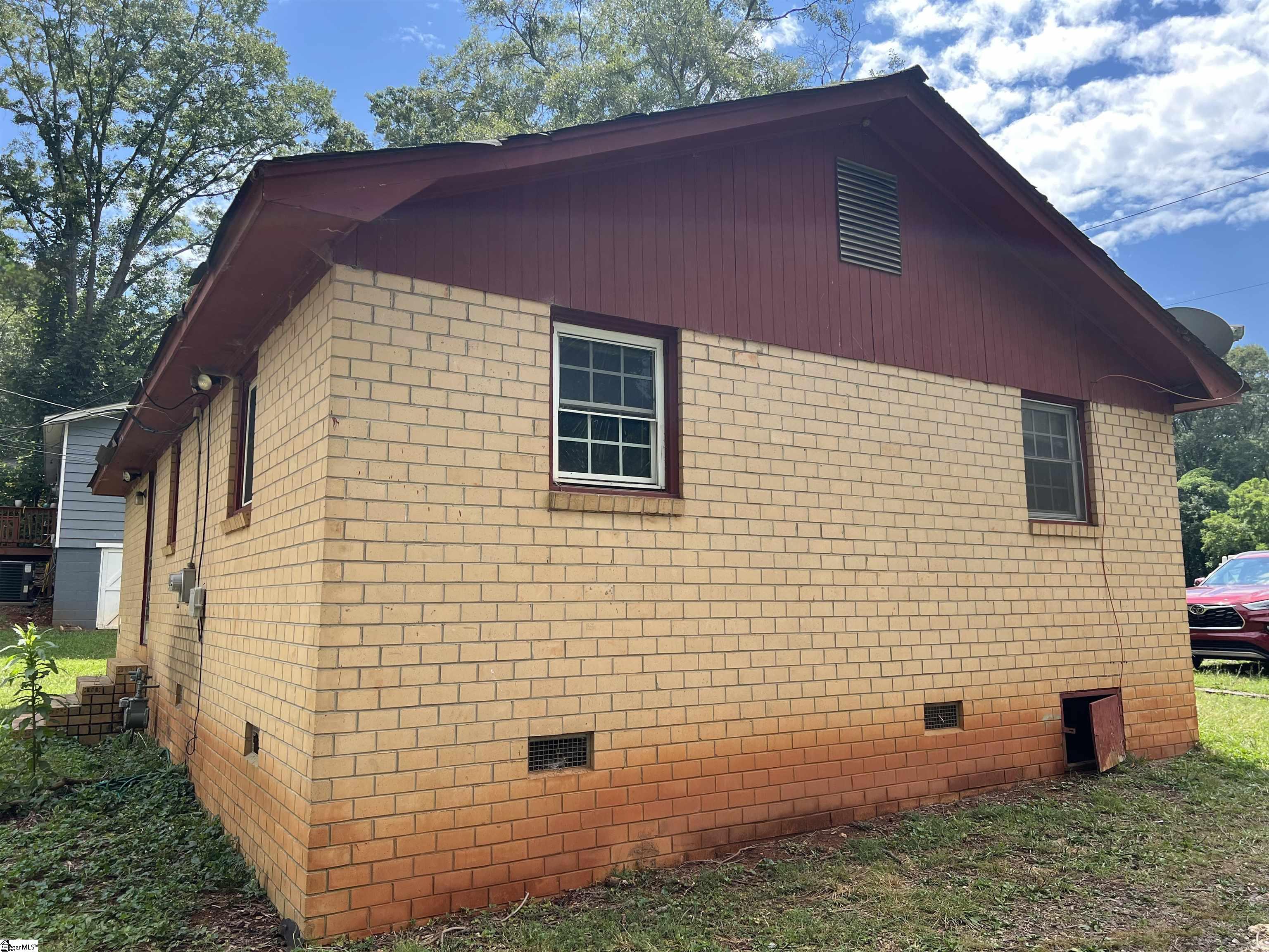 656 S Center Street Spartanburg, SC 29301