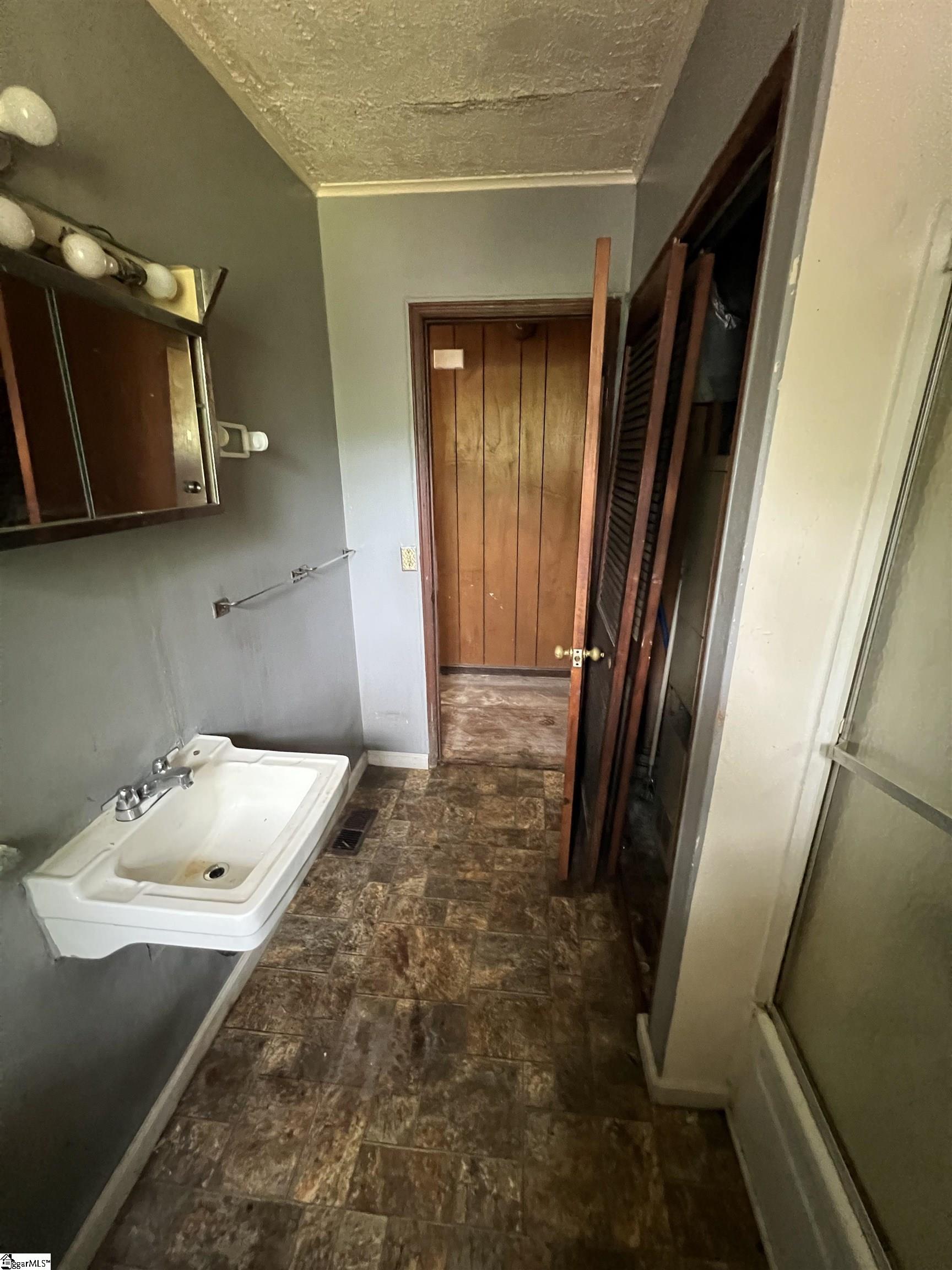 656 S Center Street Spartanburg, SC 29301