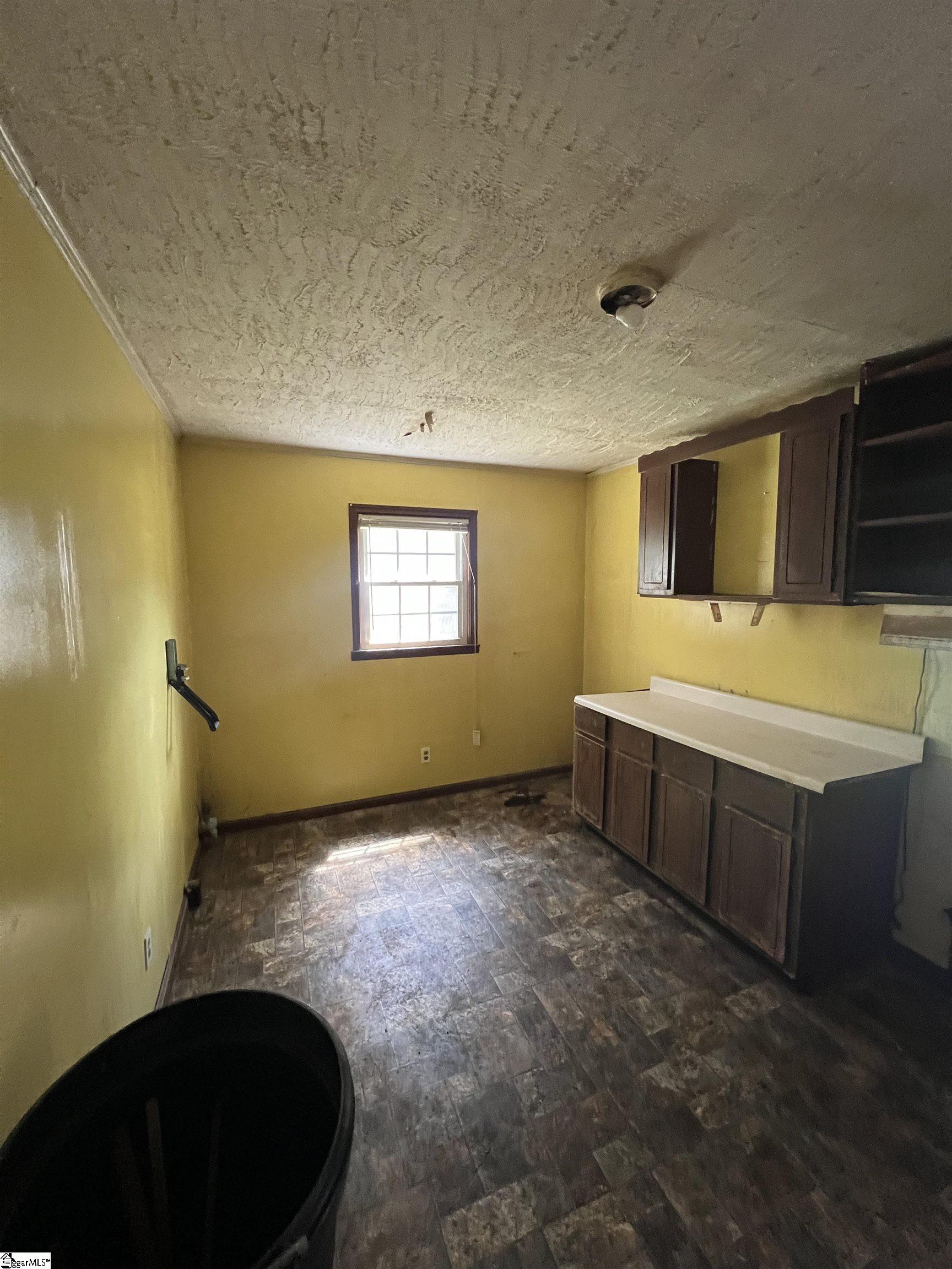 656 S Center Street Spartanburg, SC 29301