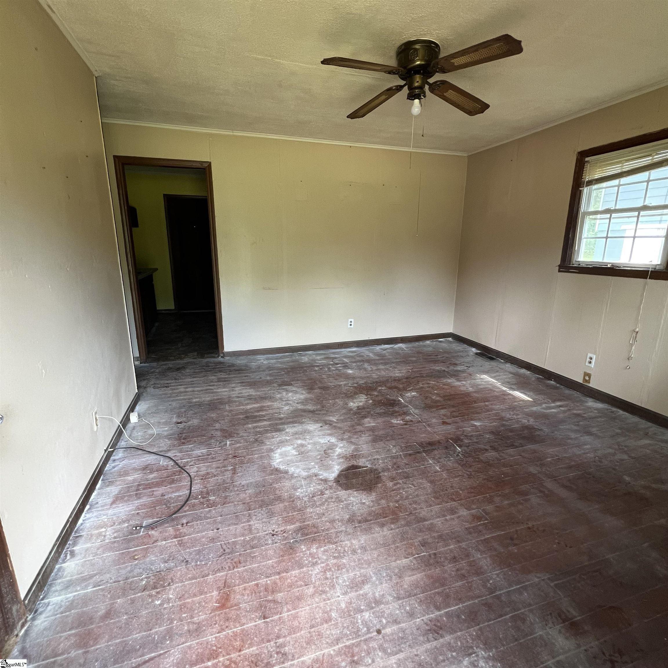 656 S Center Street Spartanburg, SC 29301