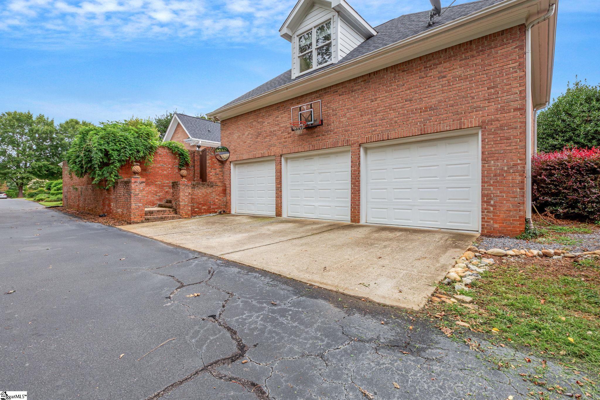 416 Kingsgate Court Simpsonville, SC 29681