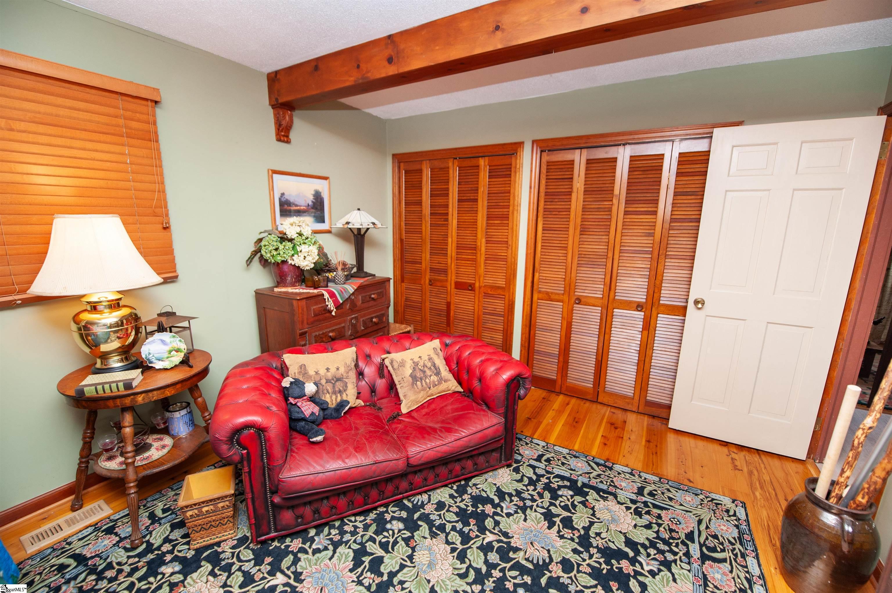 1516 W Lakeshore Drive Landrum, SC 29356