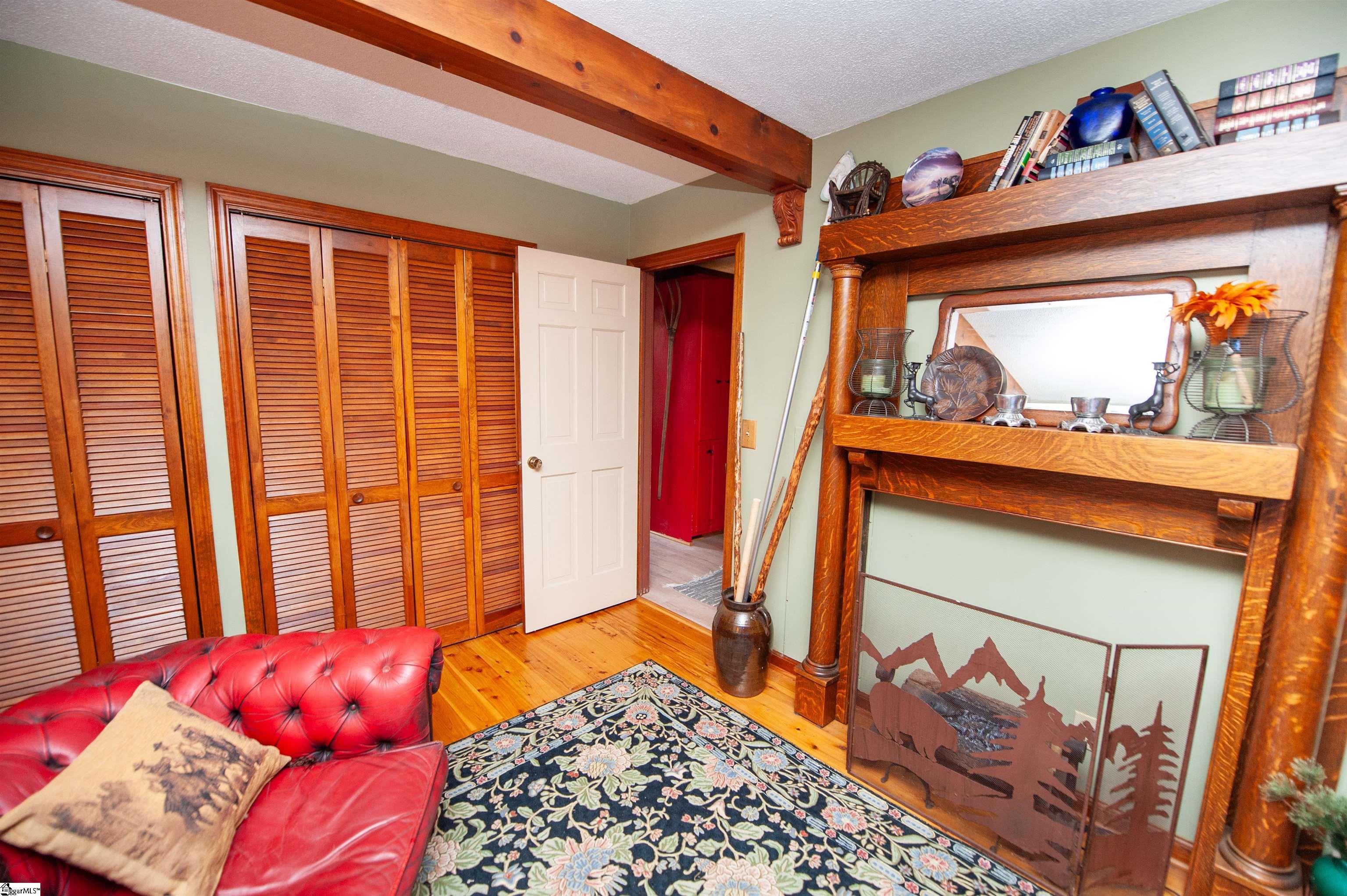 1516 W Lakeshore Drive Landrum, SC 29356
