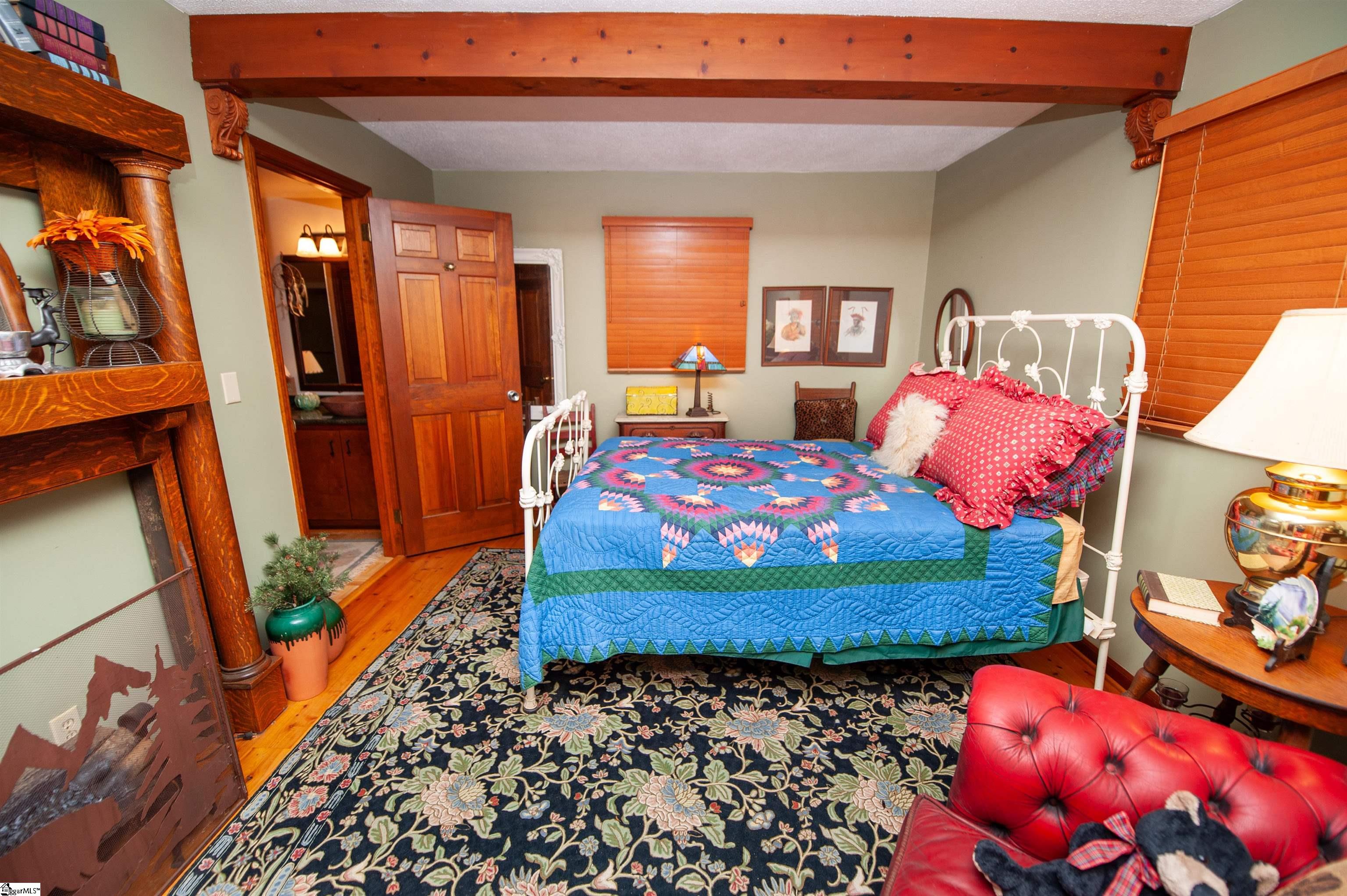 1516 W Lakeshore Drive Landrum, SC 29356