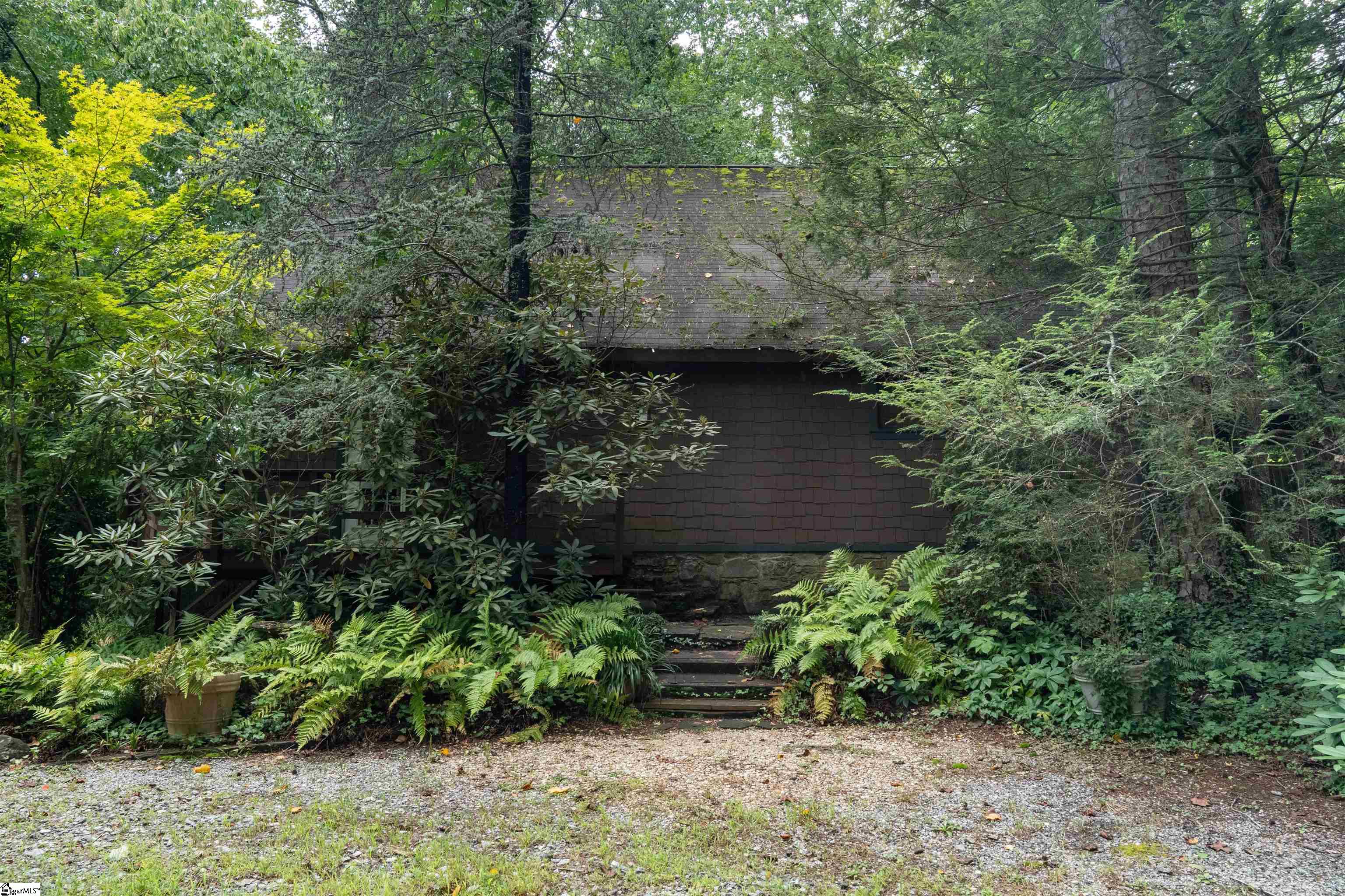 1516 W Lakeshore Drive Landrum, SC 29356