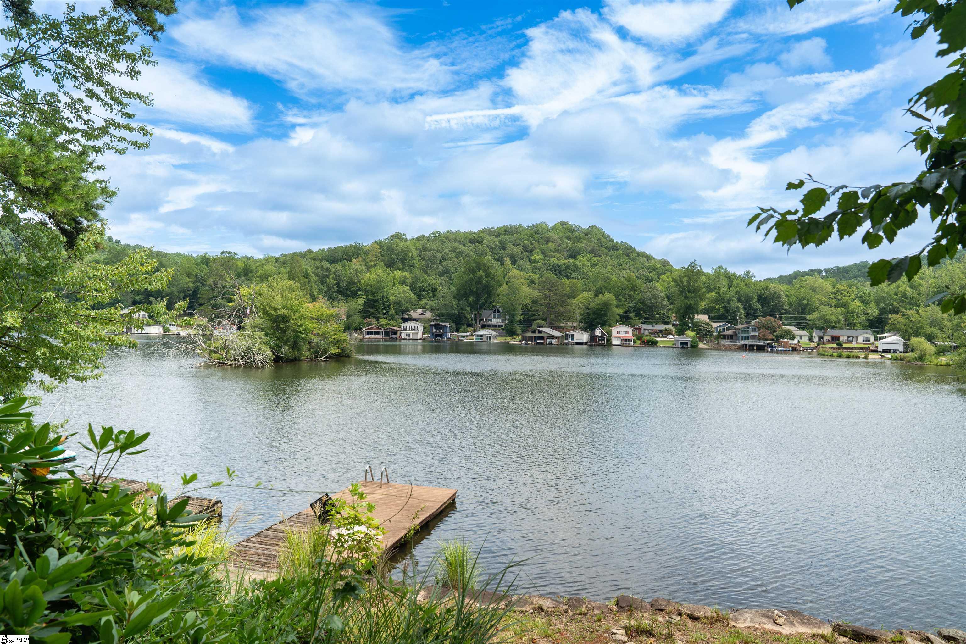 1516 W Lakeshore Drive Landrum, SC 29356